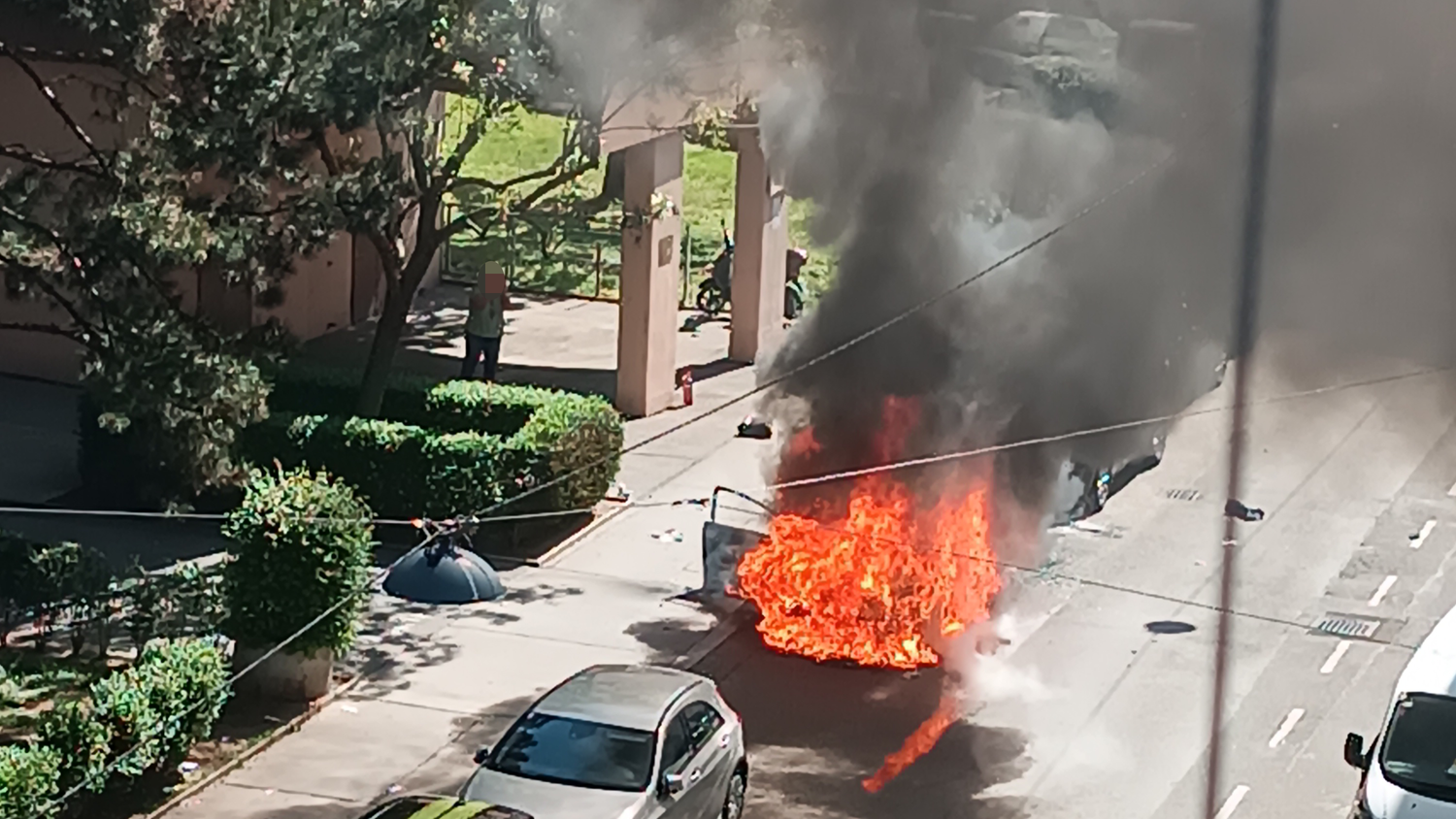 Am Ostersonntag fing ein Seat in der Schwaigergasse Feuer.