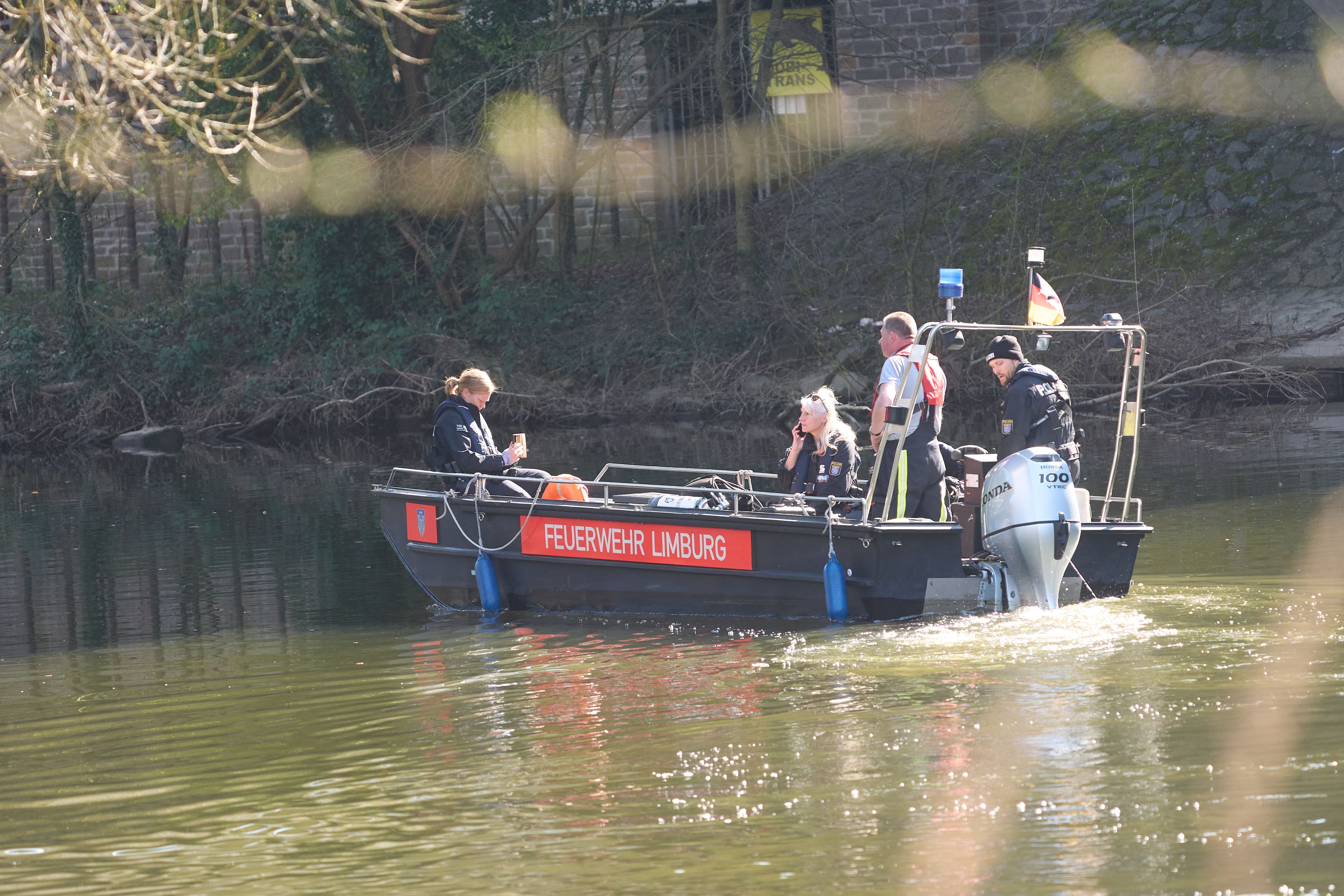 Schon im März wurde der Fluss nach dem Jungen durchsucht.