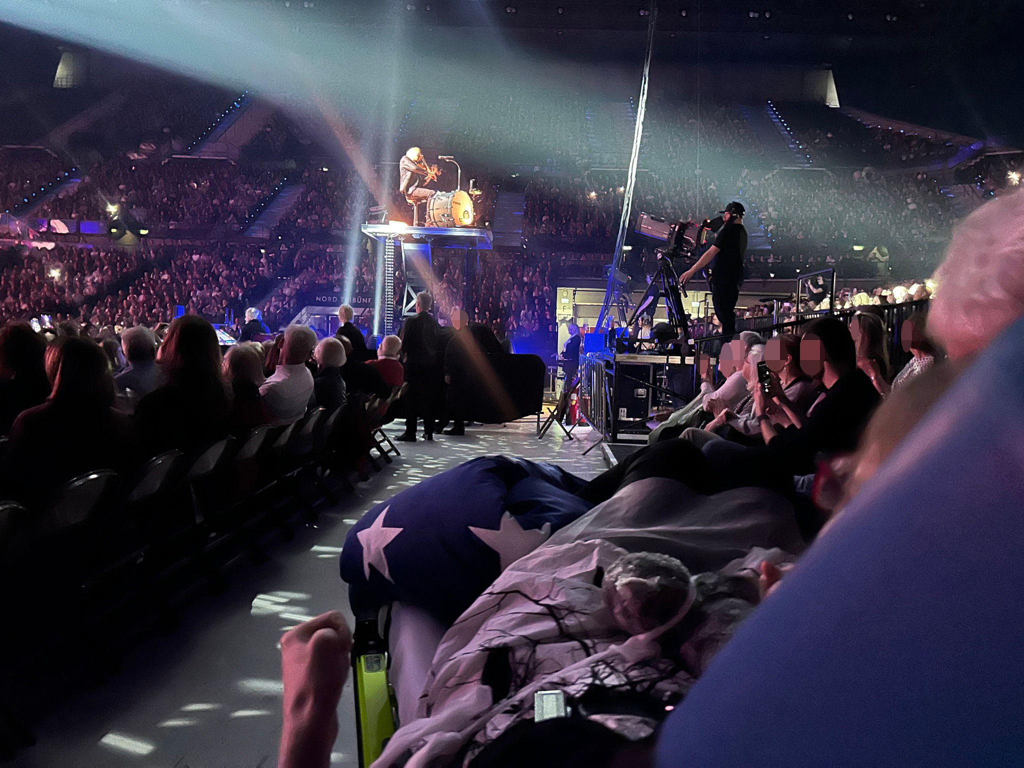 Ein Traum wurde wahr: die todkranke 40-Jährige konnte ihrem Idol ganz nah sein.