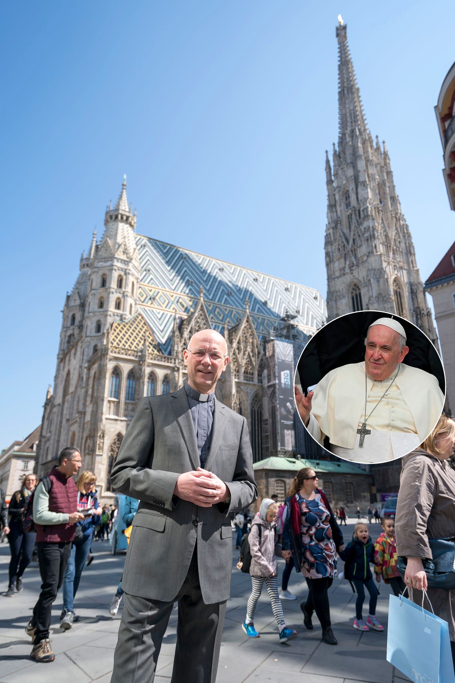 Dompfarrer Toni Faber vor dem Stephansdom: 