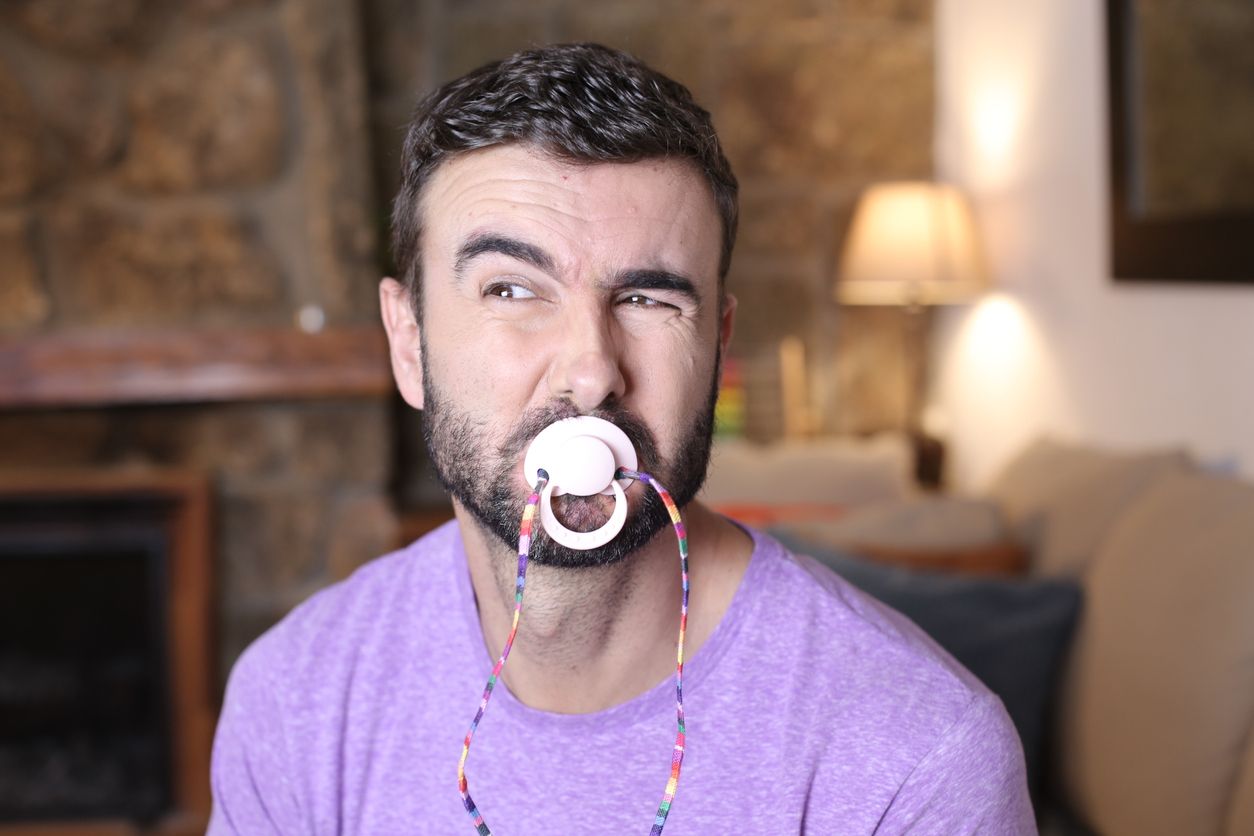 Was auf den ersten Blick irritiert, entpuppt sich oft als emotional komplexes Spiel.