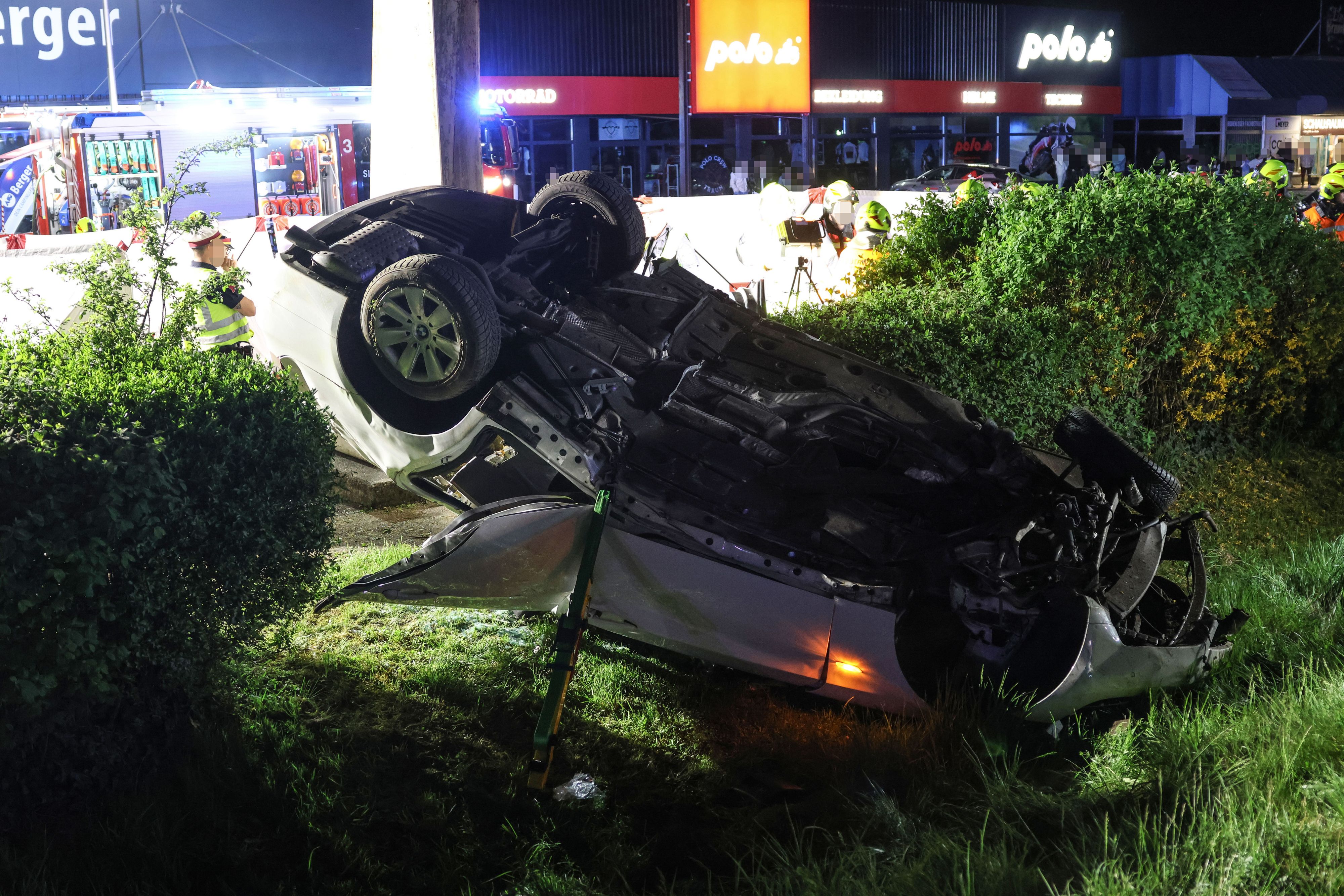 Ein erst 15-jähriger Lenker verunglückte mit einem BMW in Traun (Bez. Linz-Land).