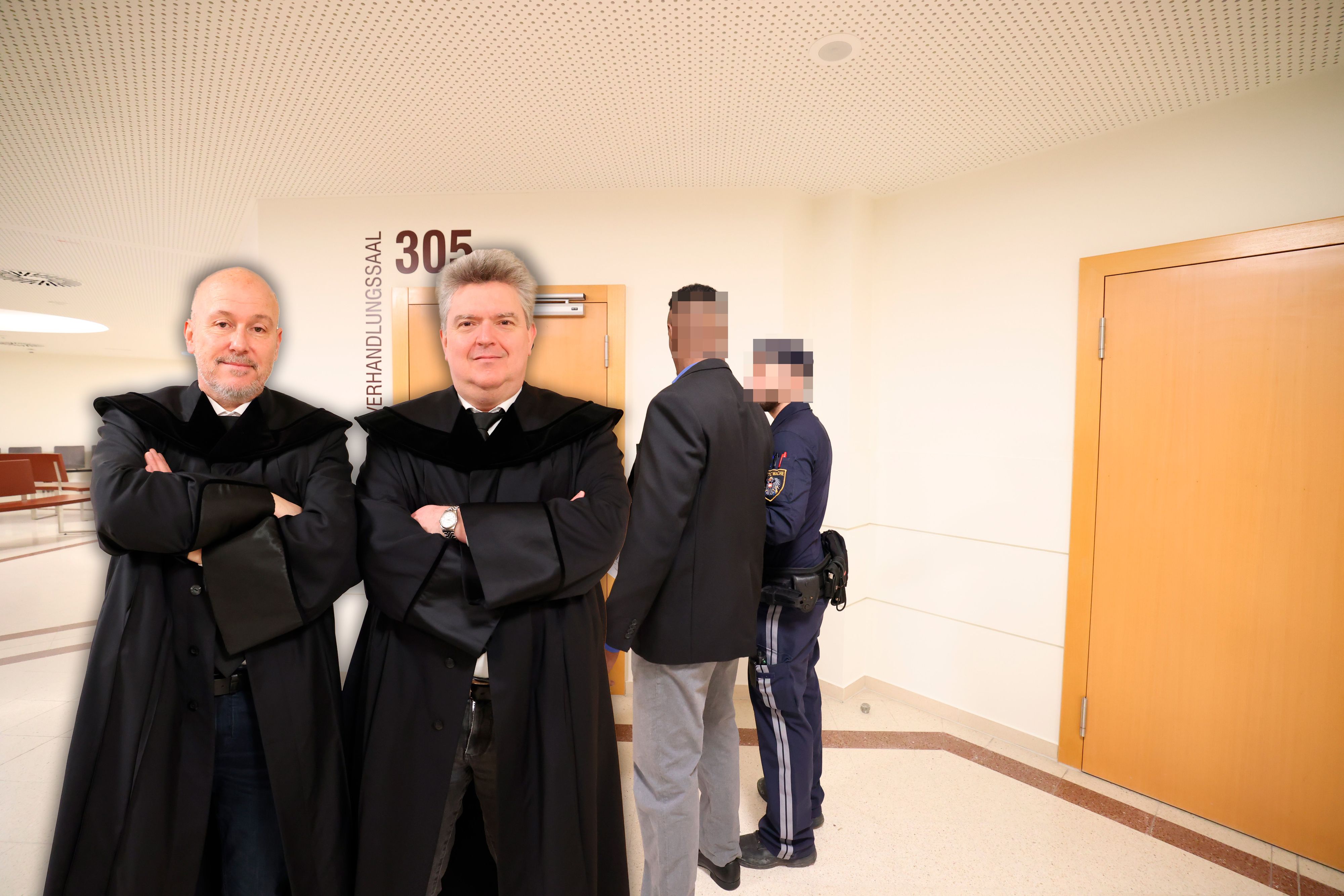 Verteidiger Andreas Schweitzer (l.) und Sebastian Lesigang; dahinter ihr Mandant (40) aus Somalia