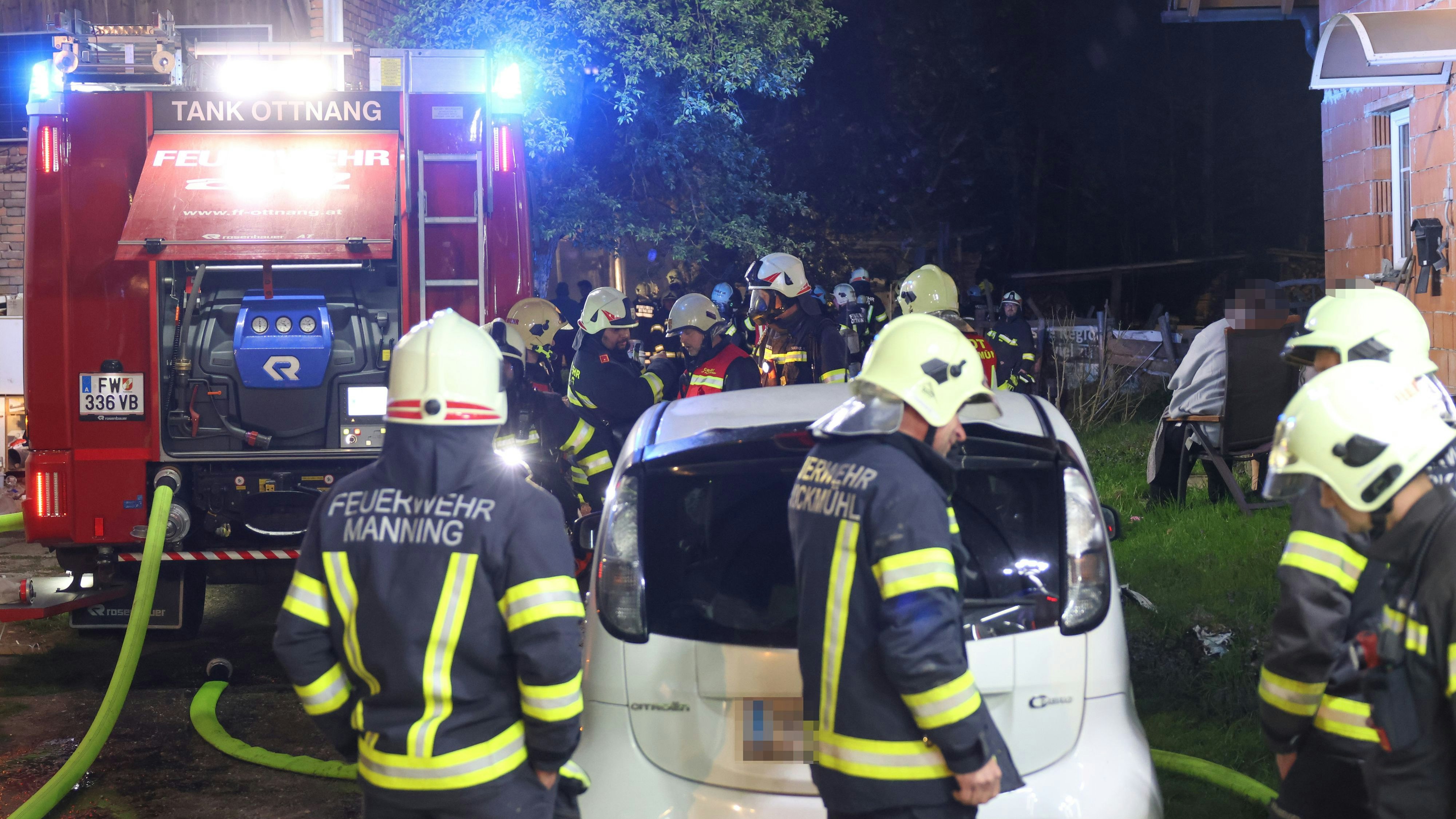 Heute.at - Feuerwehr rückt in der Nacht in den Hausruck aus
