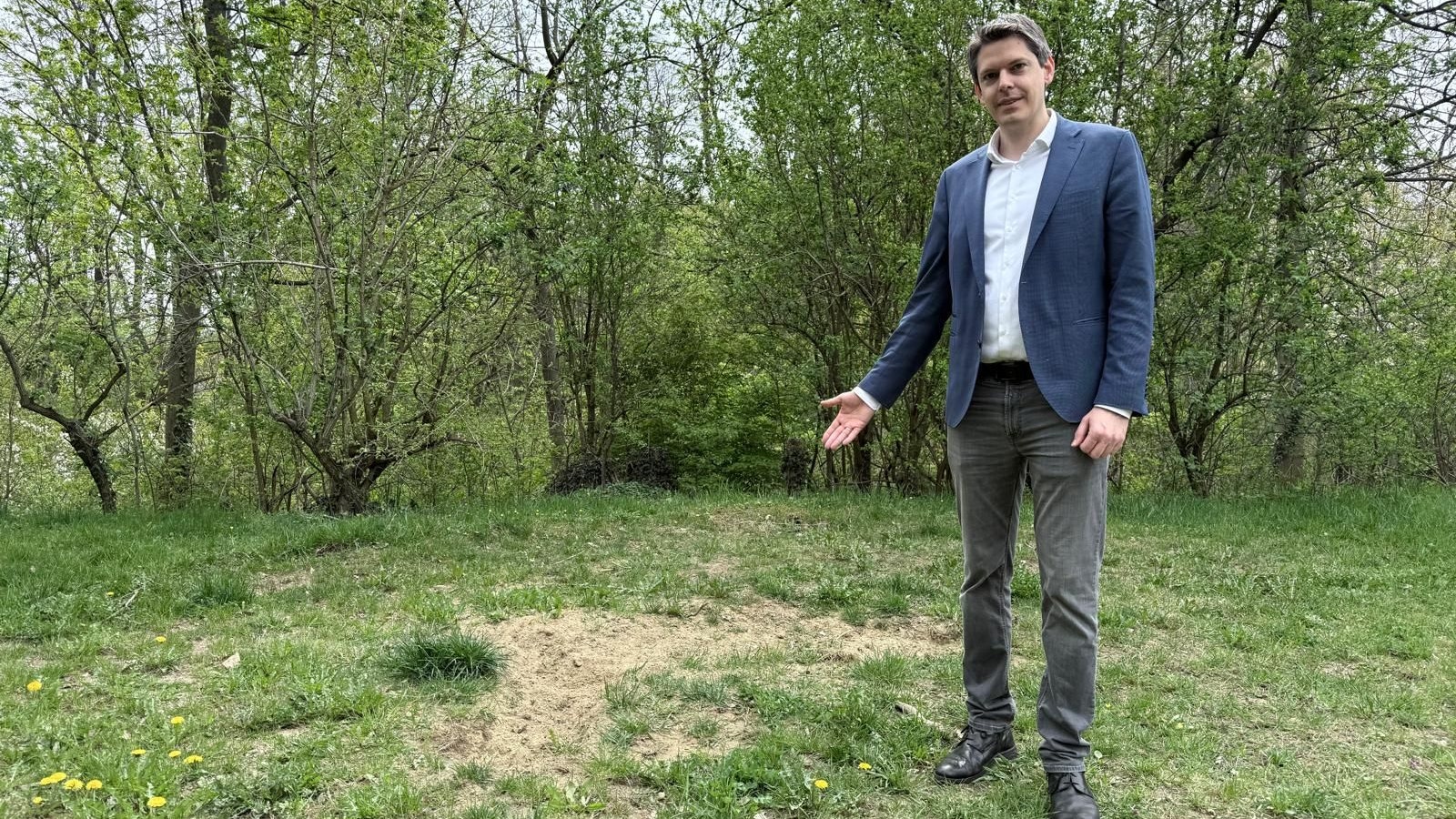 Kümmerliche Sandreste erinnern laut ÖVP-Ottakring-Obmann Stefan Trittner an die einstige Sandkiste.