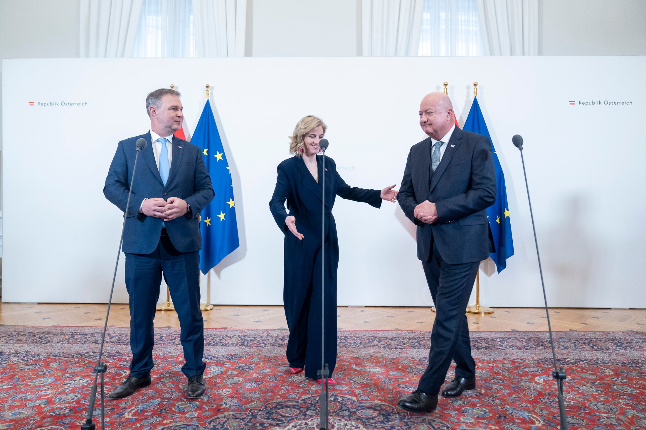 Darf ich bitten: Die Regierung ging bereits zwei Mal in (innere?) Klausur.