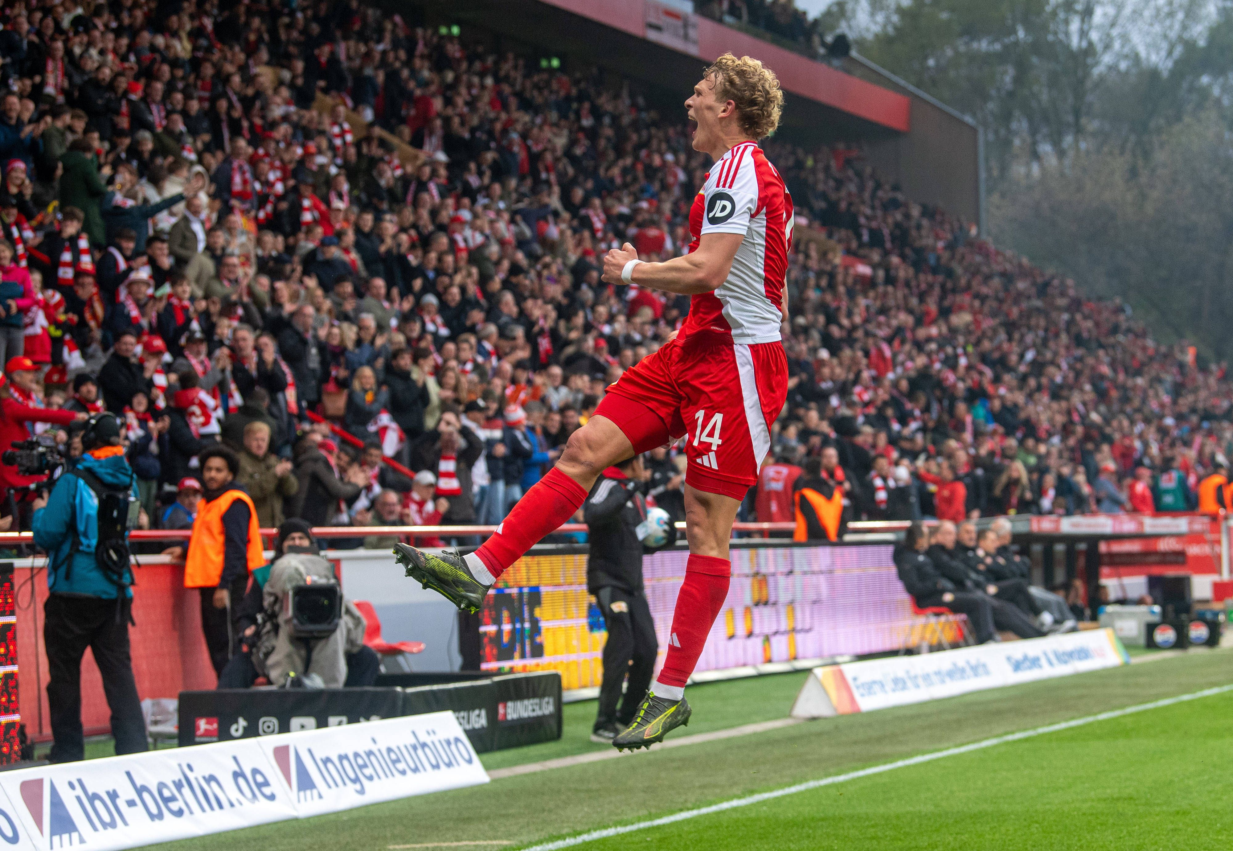 Nach seinem Traumtor war Leopold Querfeld kaum zu halten.