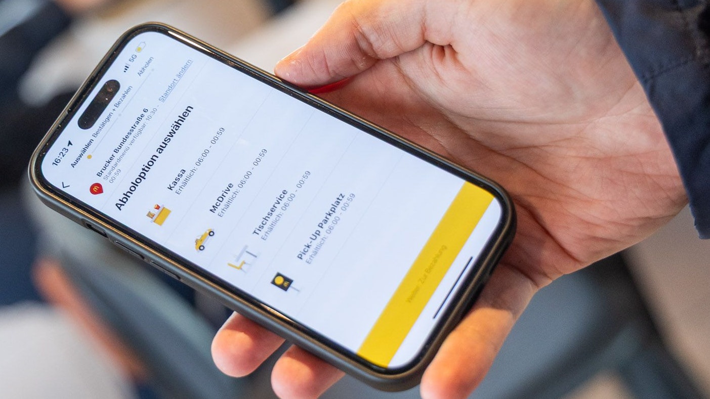 Die neue Funktion in der McDonald's App ermöglicht es Gästen, selbst zu wählen, wie sie ihren Lieblingsburger erhalten möchten.