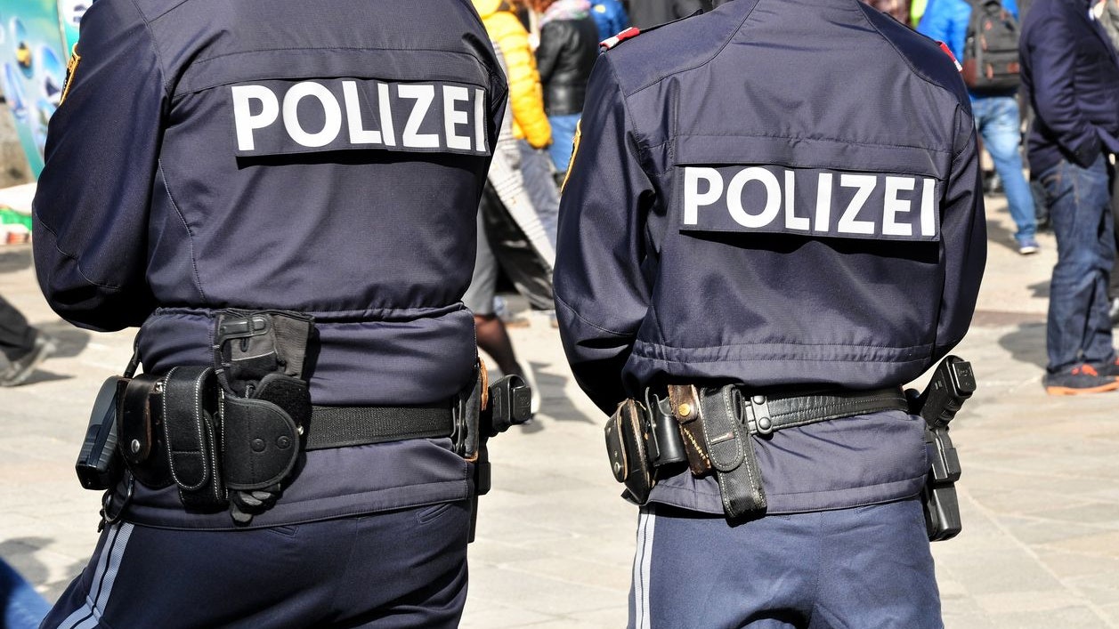 Polizisten konnten den mutmaßlichen Serienräuber festnehmen.