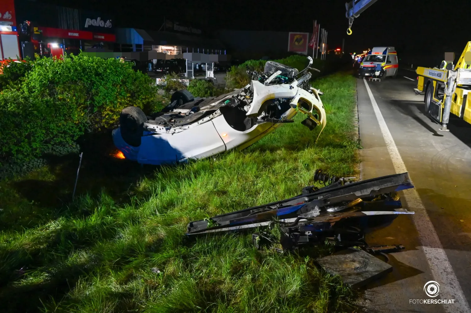 Der BMW wurde bei dem Crash völlig zerstört.