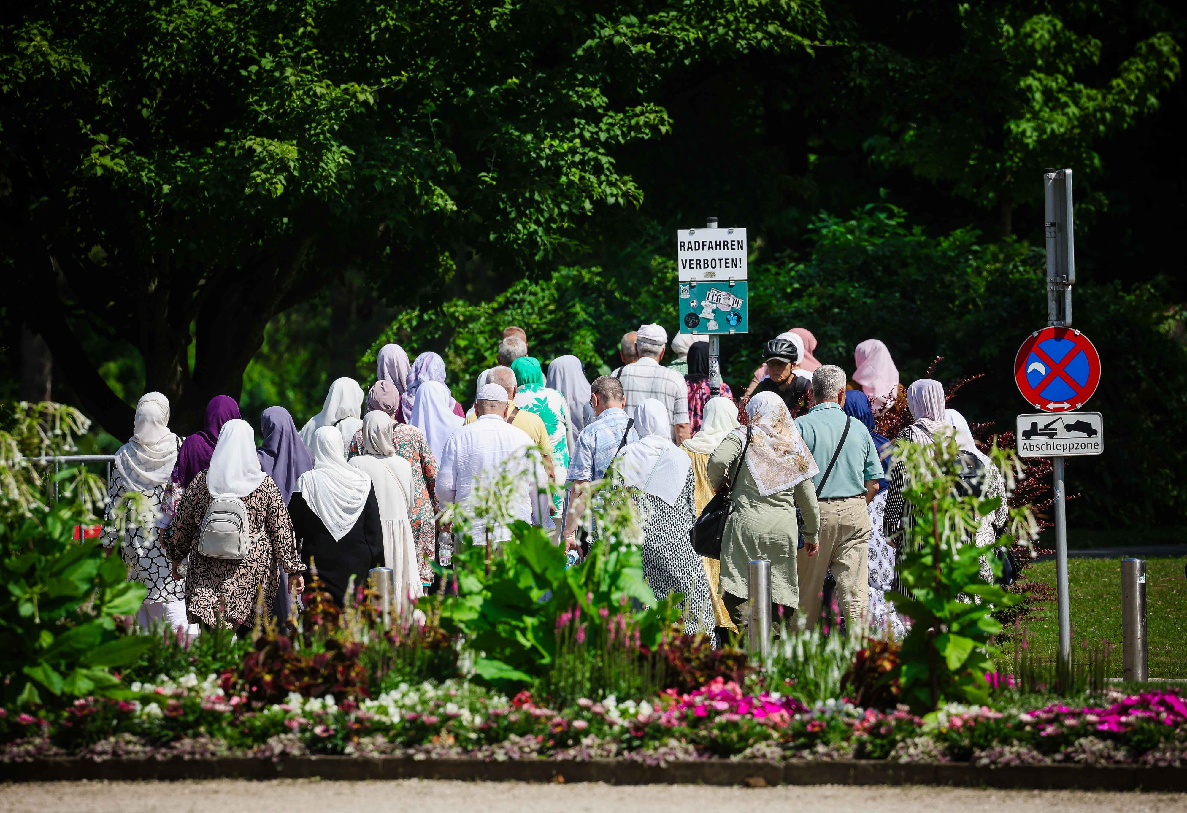 Im neuen, verpflichtenden Integrationsprogramm müssen Asylwerber künftig eine Erklärung gegen den Antisemitismus unterzeichnen.