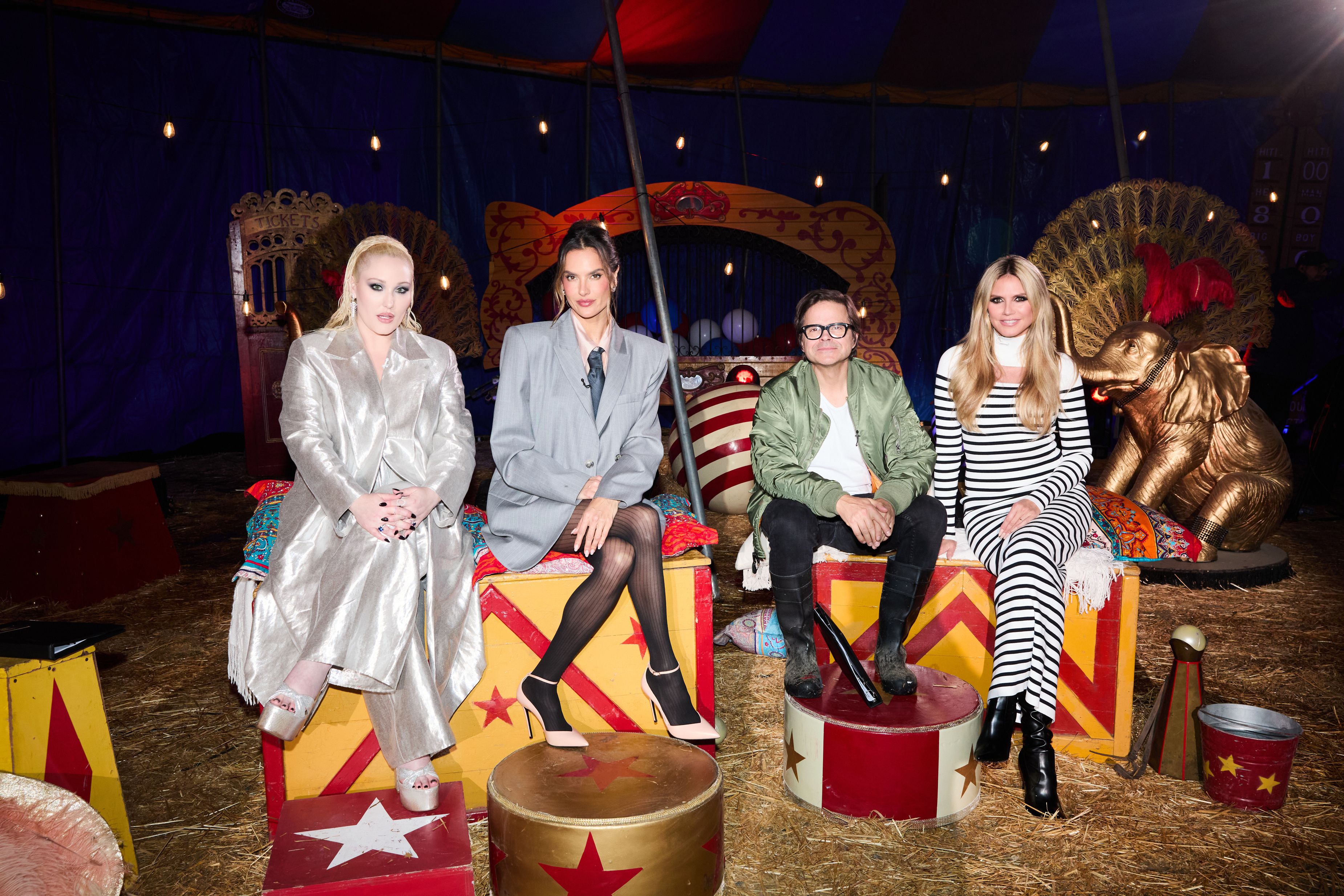 (v.l.) Hayley Hasselhoff, Alessandra Ambrosio, Kristian Schuller, Heidi Klum bewerten die Models.