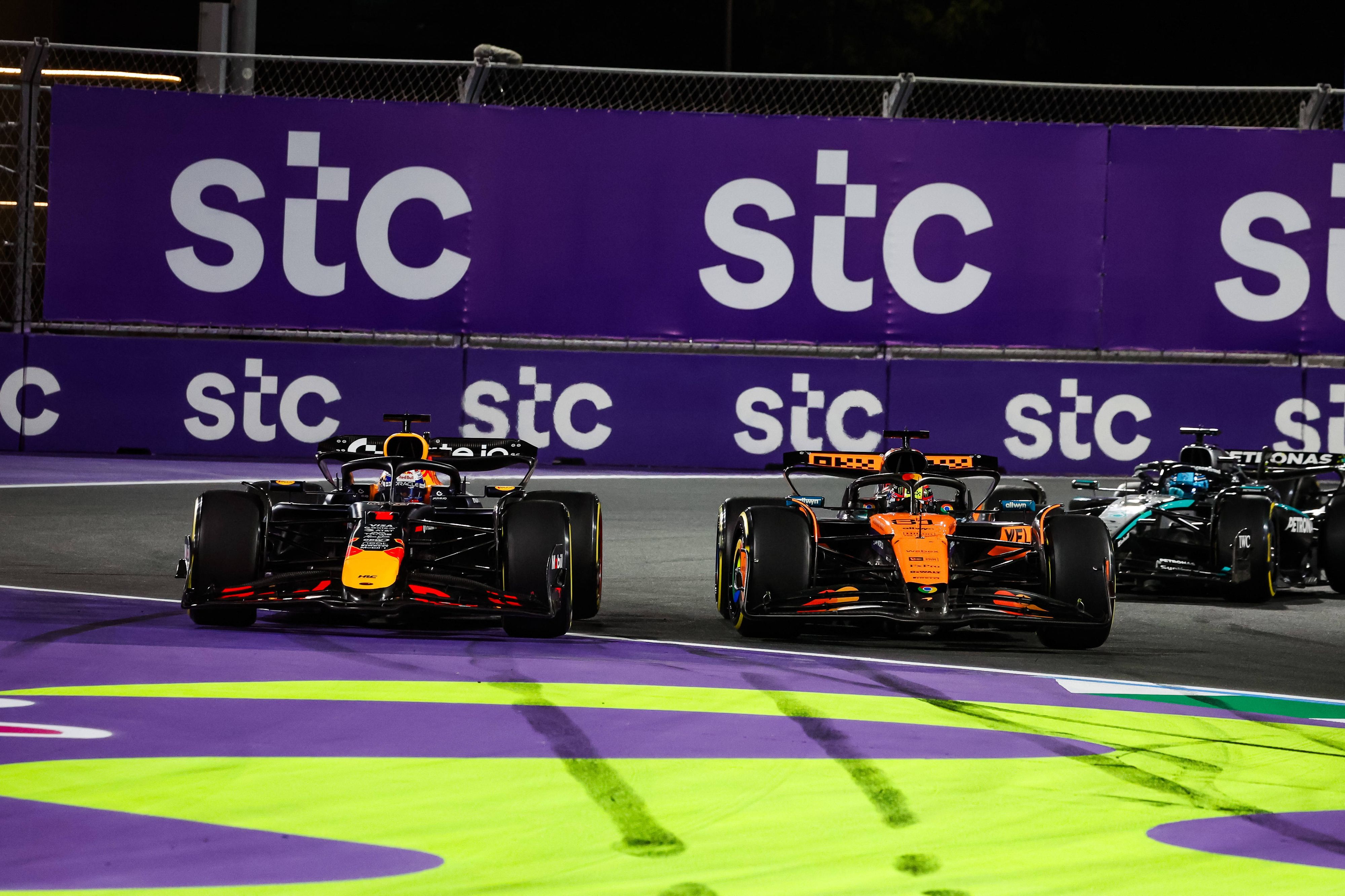 Das umstrittene Manöver zwischen Red-Bull-Star Max Verstappen und McLaren-Mann Oscar Piastri. 