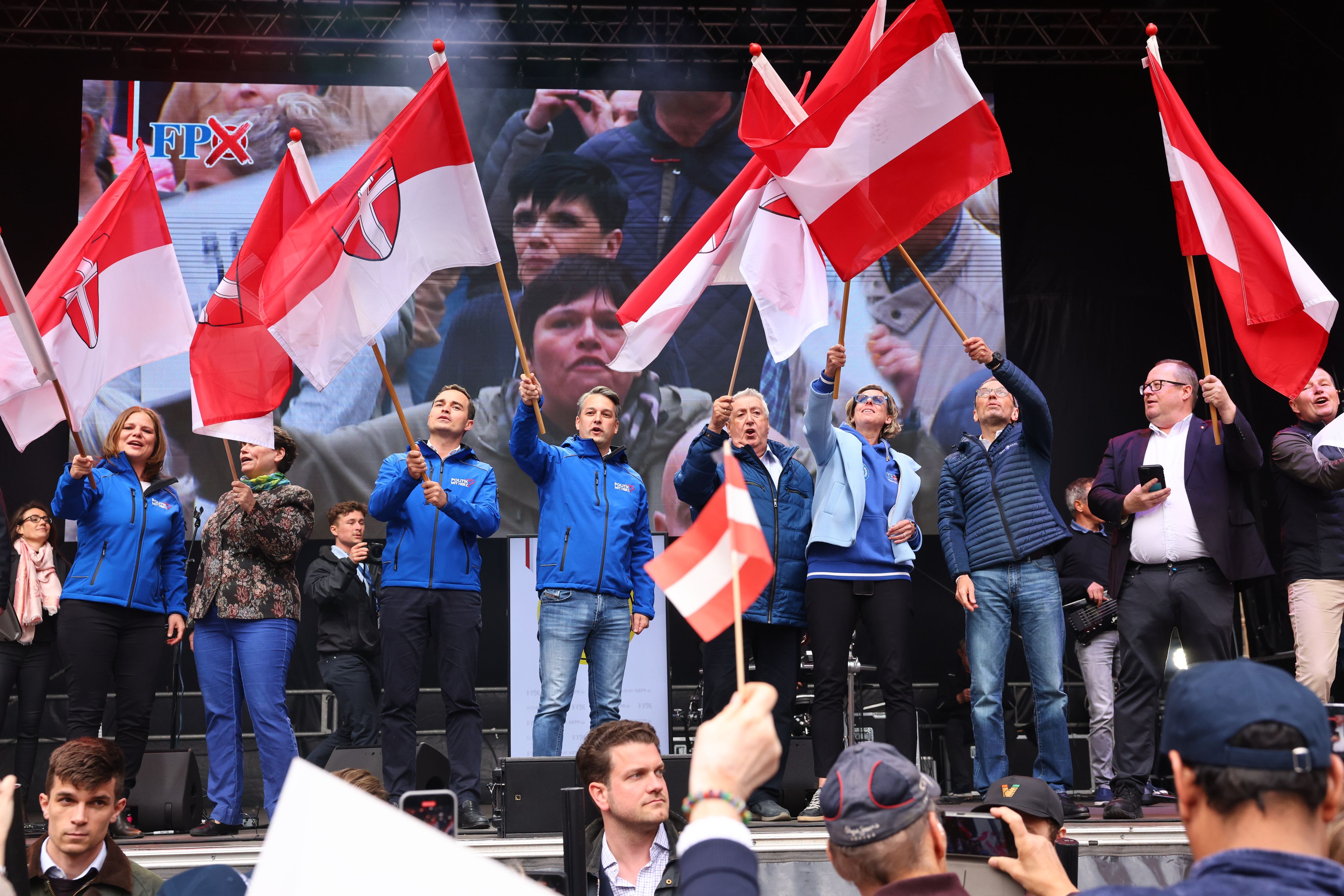 FPÖ-Spitzenkandidat Dominik Nepp, FPÖ-Klubchef Maximilian Kraus und FPÖ-Chef Herbert Kickl beim Wahlkampffinale in Wien.