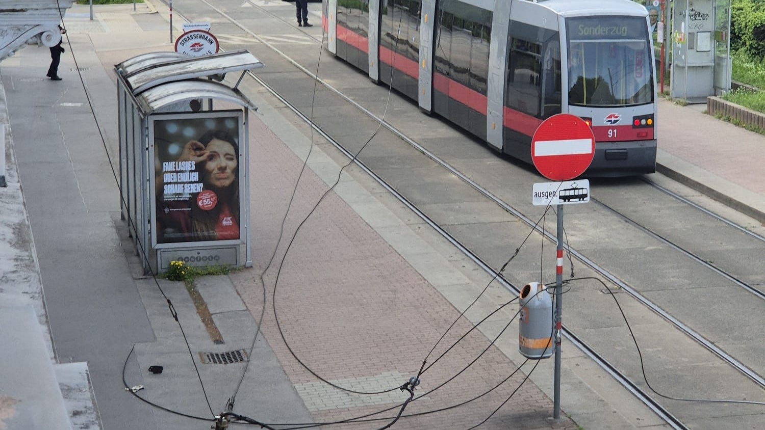 Die Straßenbahnen müssen jetzt kurzgeführt werden. 