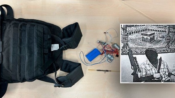Die gefundene „Sprengstoffweste“ und das IS-Foto mit Machete und Luftdruck-Gewehr