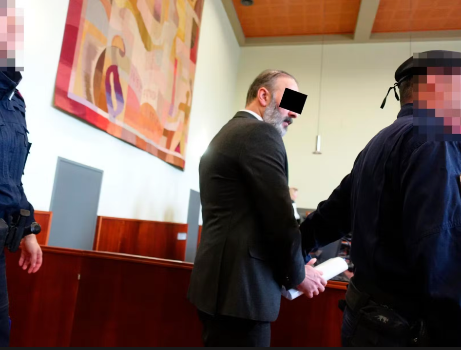 Der Angeklagte vor Gericht in Wr. Neustadt