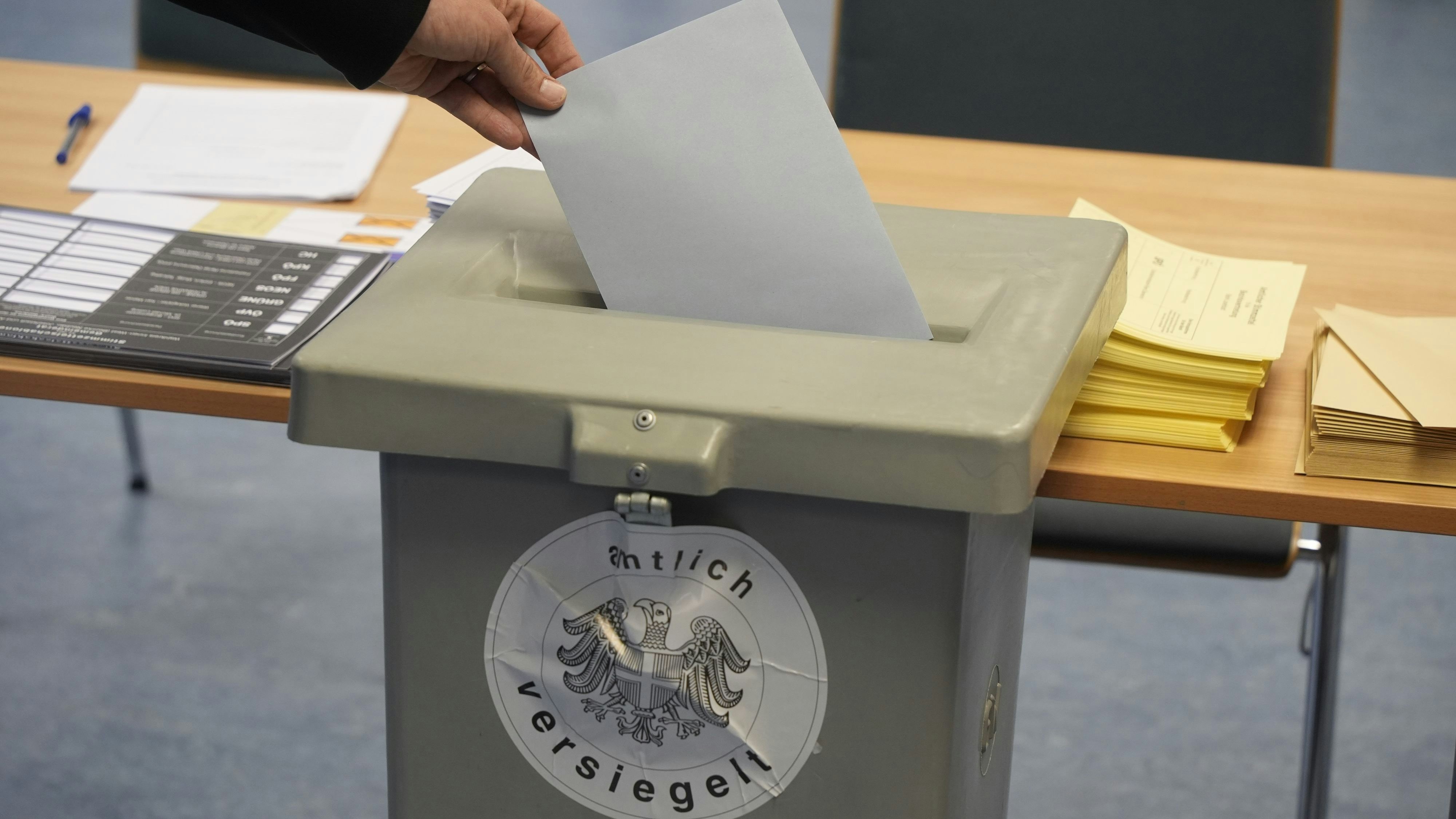 Heute.at - Kreuzerl gegen Krügerl? Café-Betreiberin vor Gericht