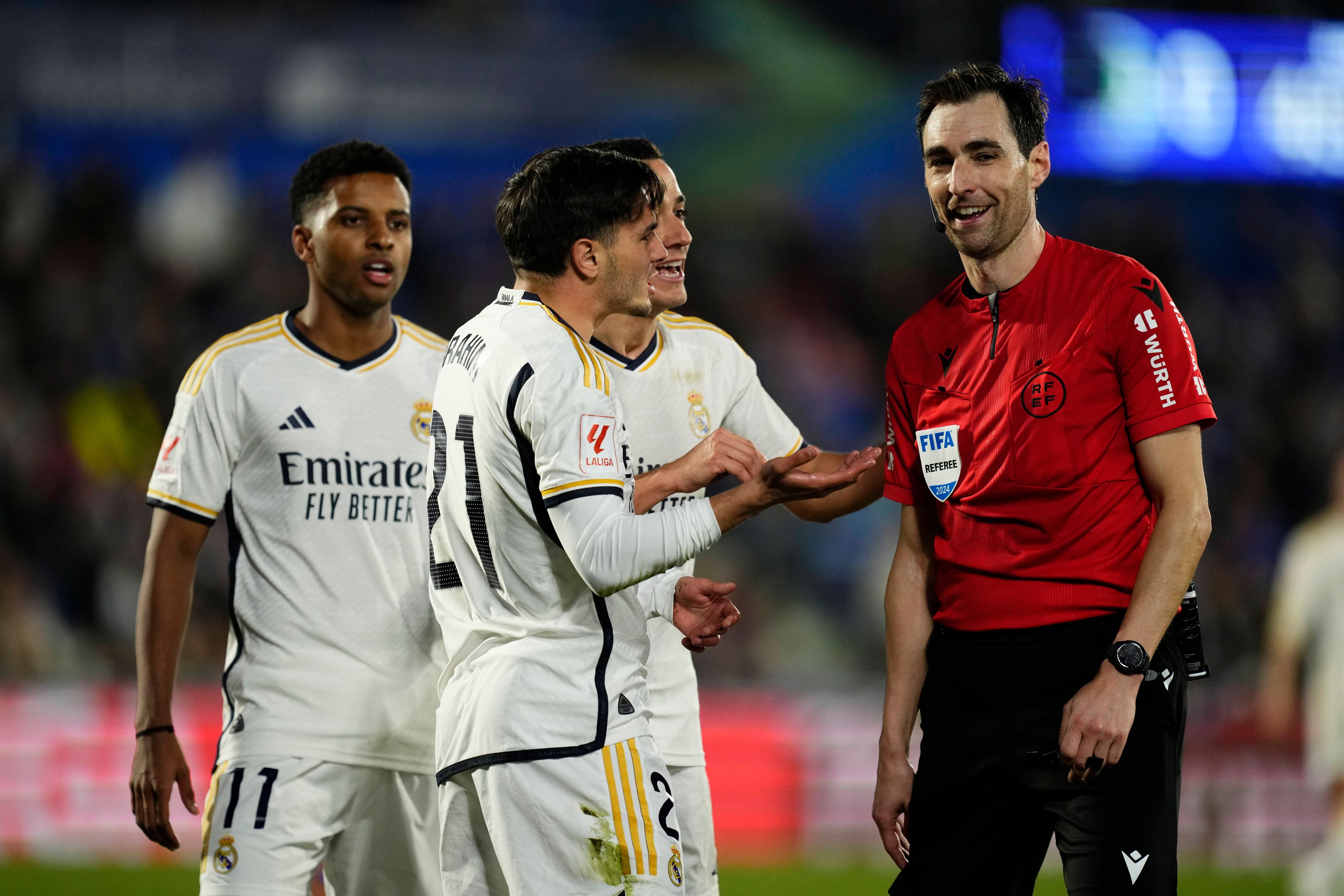 Ricardo de Burgos Bengoetxea klagt über den Druck von Real Madrid.