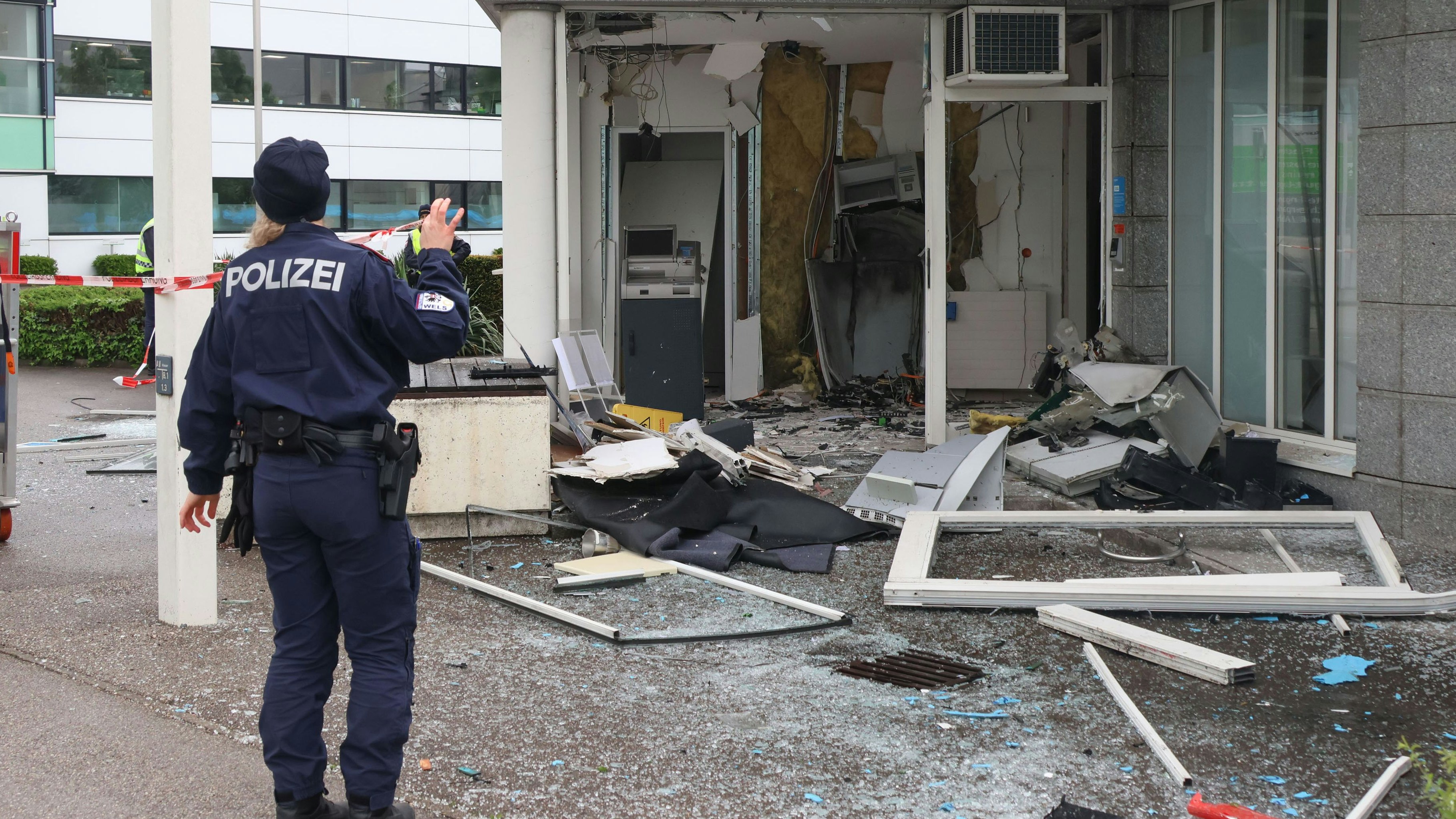 Heute.at - Bankomat-Sprenger rauben Fluchtauto von Schüler