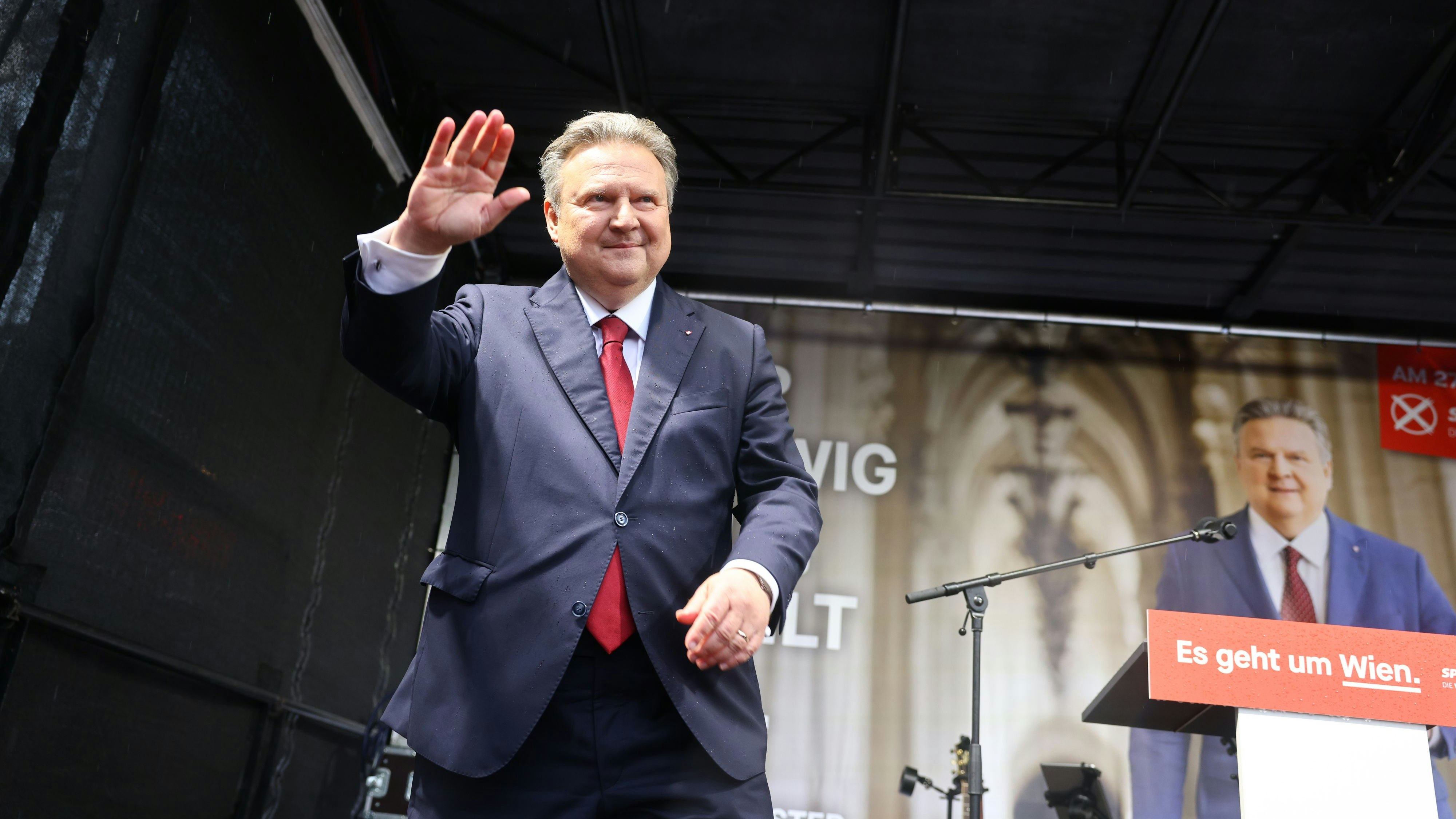 Bürgermeister Michael Ludwig bereitete seine Anhänger auf die große Schlacht vor.