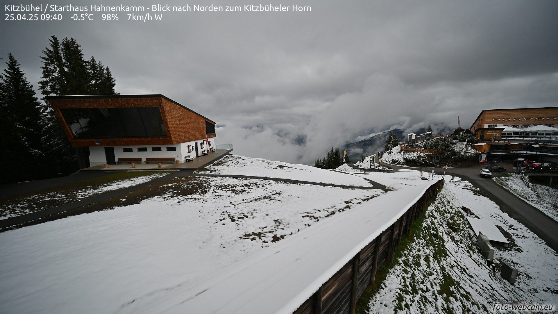 Blick vom Starthaus am Kitzbühler Hahnenkamm in Richtung Norden am 25. April 2025