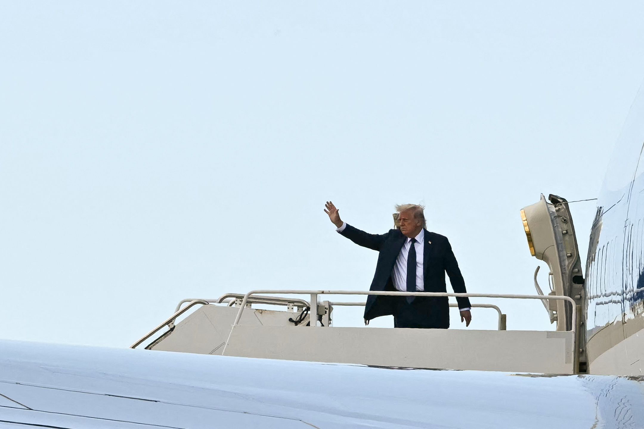Nach der Traufeier für Papst Franziskus ging es für US-Präsident Donald Trump zurück zum Flughafen, wo bereits die 