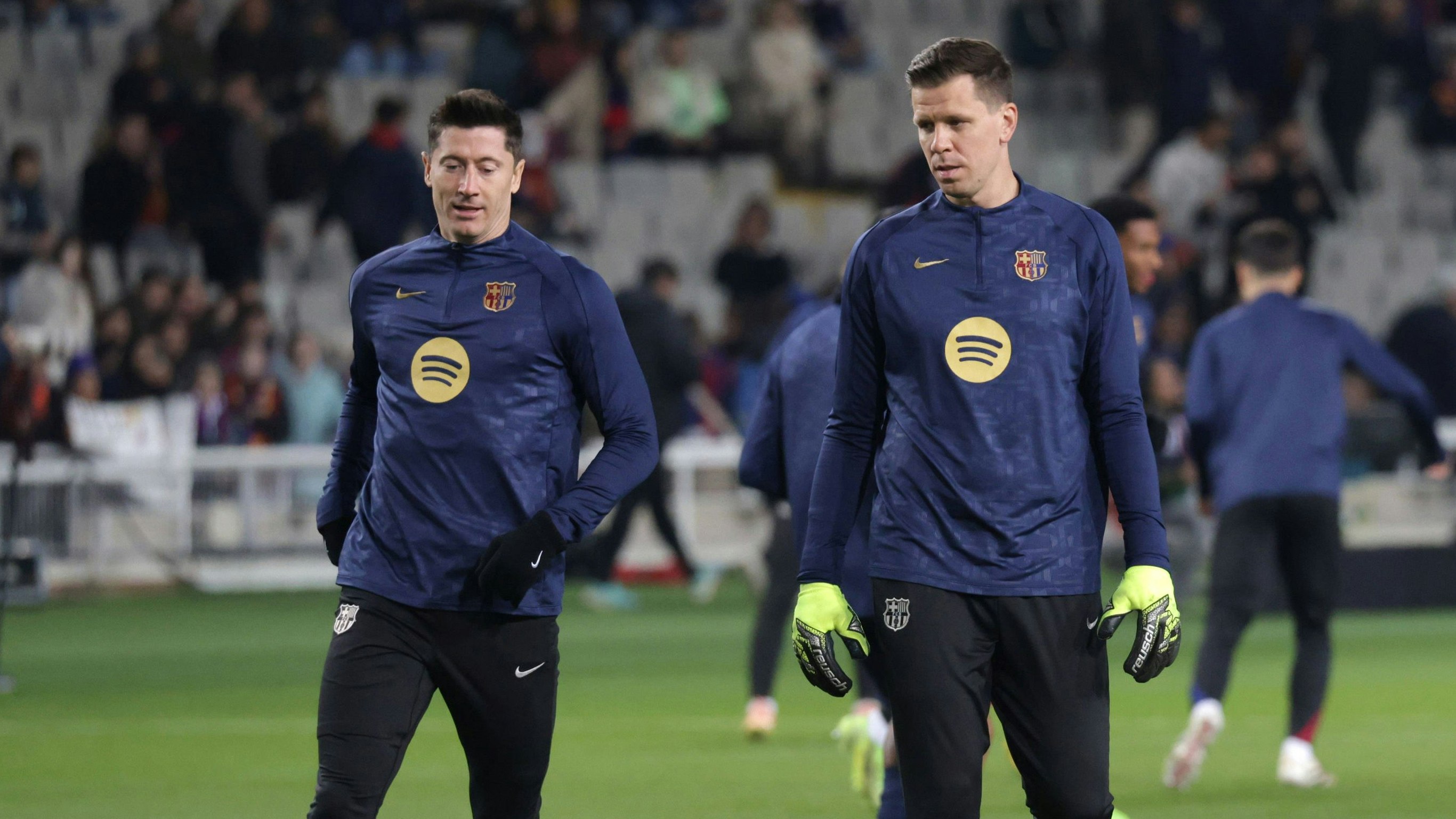 Spain - FC Barcelona, Barca vs CD Leganes - 15/12/2024 SPAIN, BARCELONA, DECEMBER 15. Polish players Robert Lewandowski of FC Barcelona and Wojciech Szczesny of FC Barcelona warm up during the LaLiga EA Sports football match between FC Barcelona and CD Leganes, on December 15, 2024 at Estadi Olimpic Lluis Companys in Barcelona, Spain. Photo by Manuel Blondeau/ AOP.Press Barcelona Estadi Olimpic Lluis Companys Catalunya Spain Copyright: x ManuelxBlondeau/AOP.Pressx AOP20241215-0018