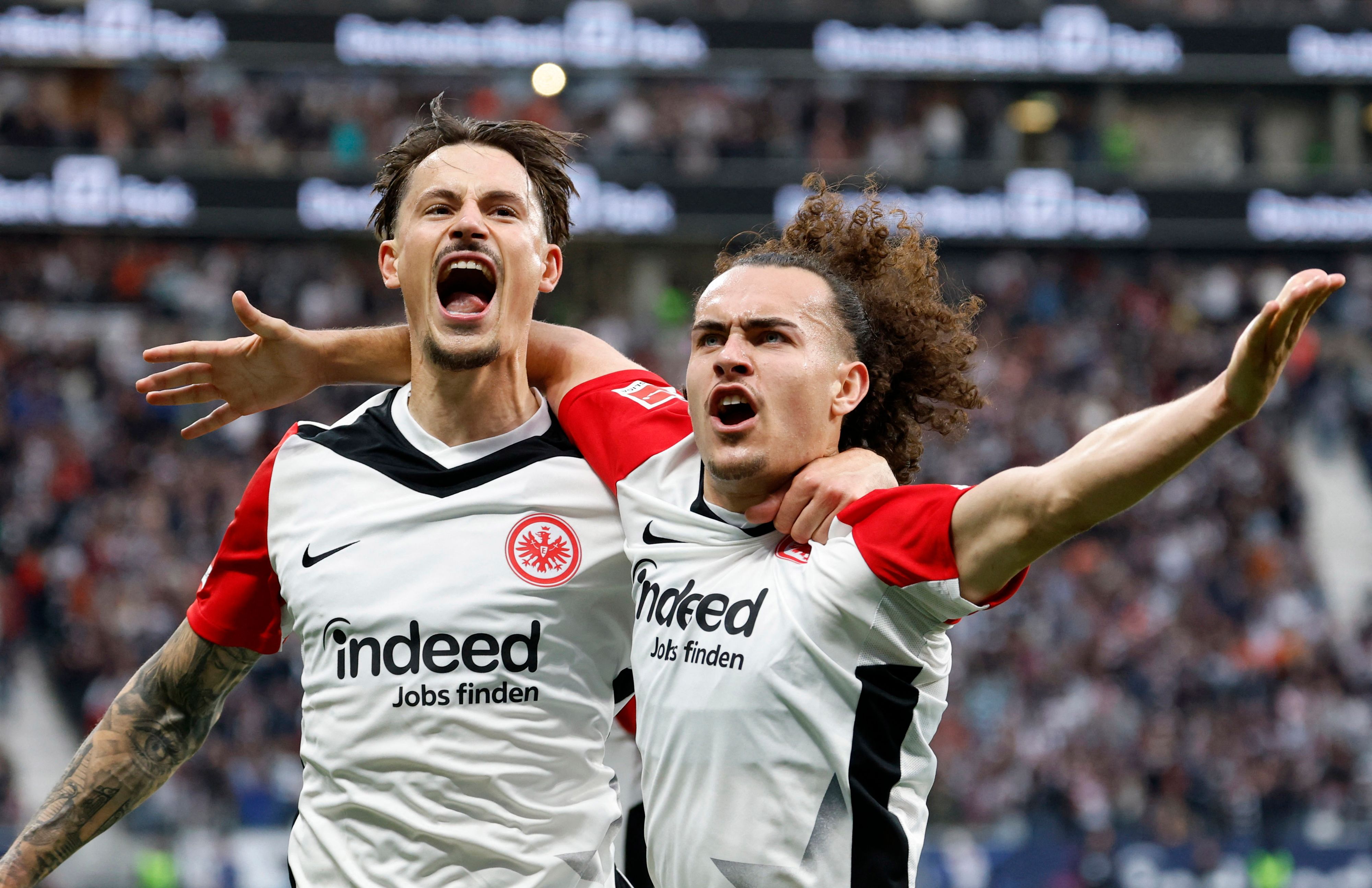 Eintracht Frankfurt feiert den klaren 4:0-Heimerfolg gegen RB Leipzig. 