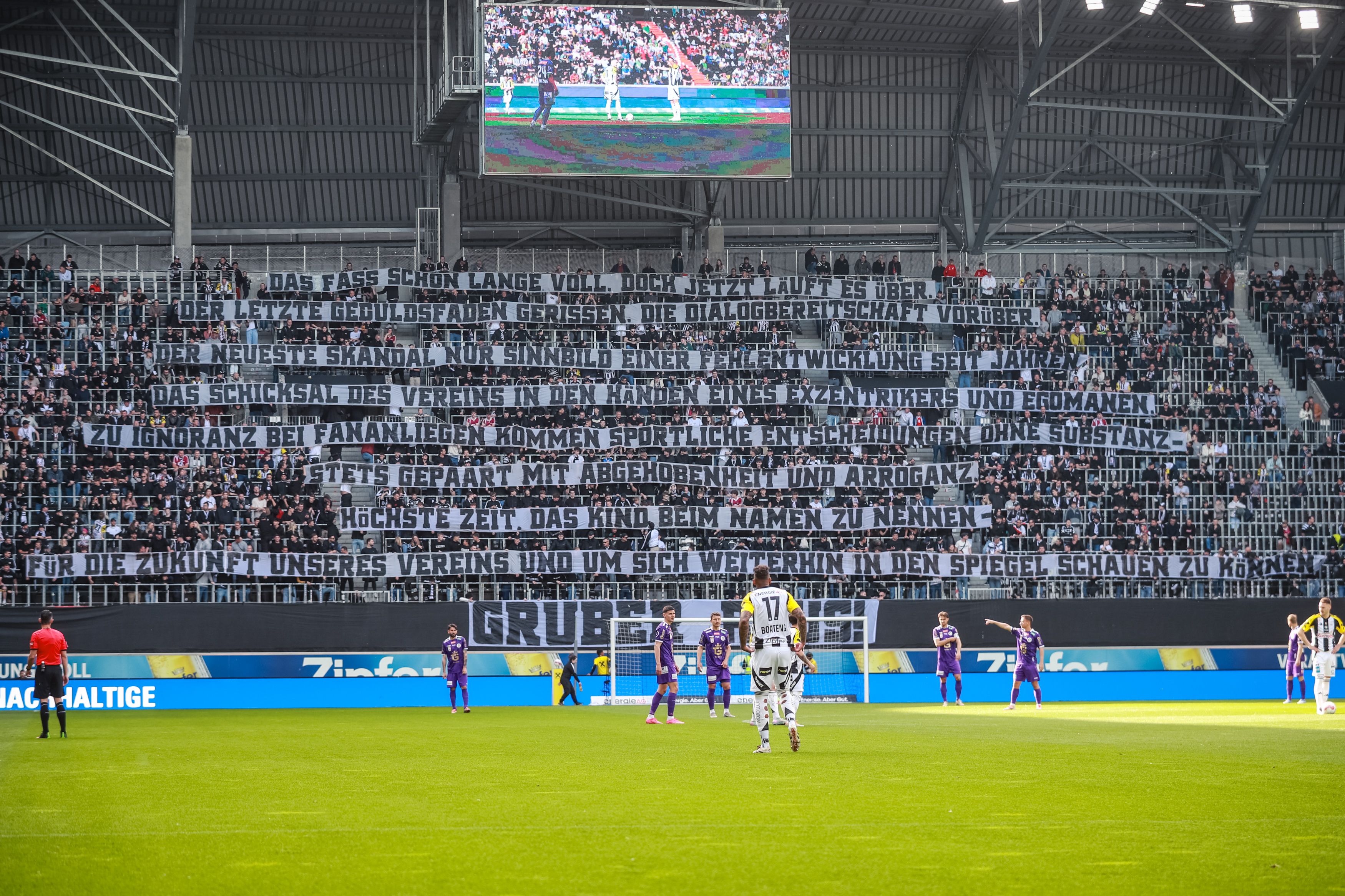 Die Linzer Fans fordern das Aus von Klub-Boss Sigmund Gruber. 