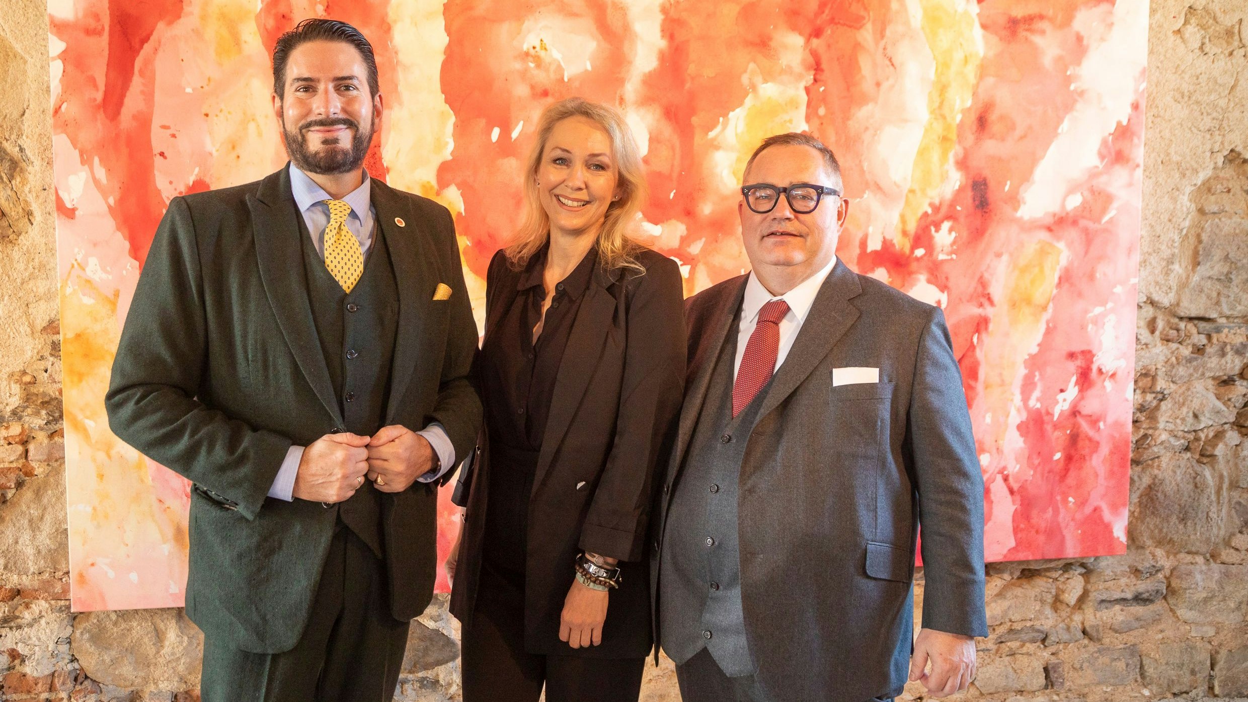 Heute.at - KunstBURG Gars erleuchtet in heilenden Farben