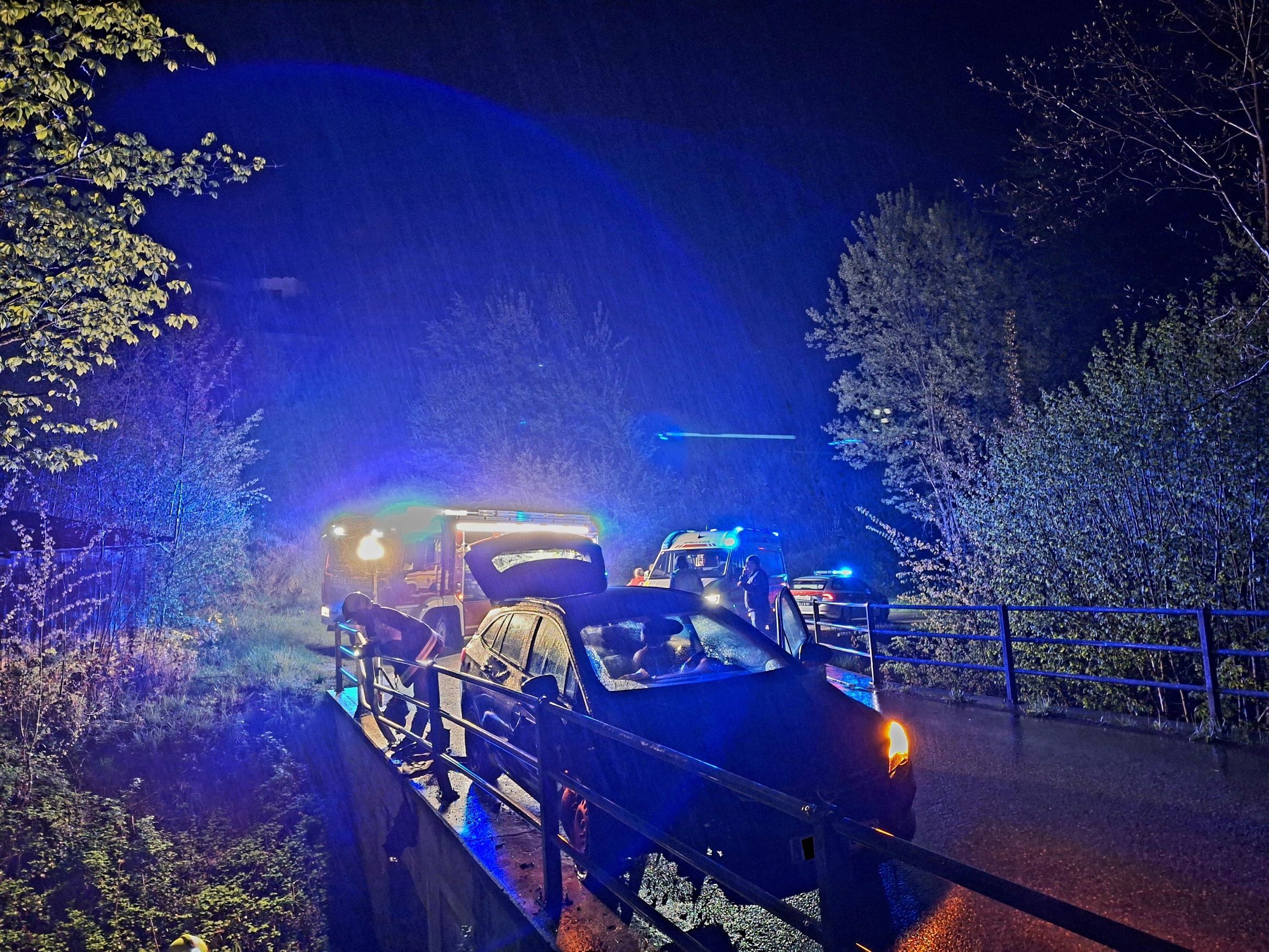 Kurz vor 4 Uhr früh rückten die Helfer aus.