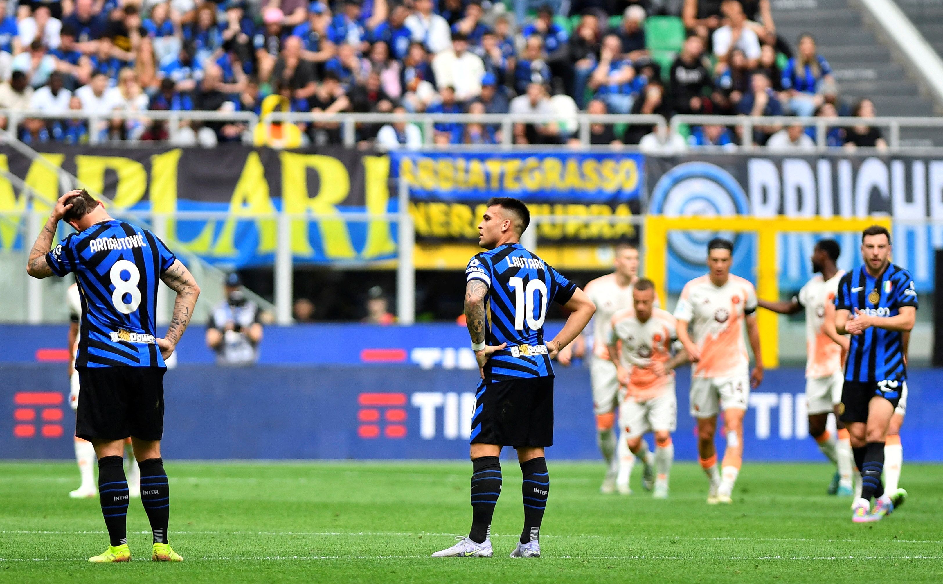 Marko Arnautovic (l.) und die Inter-Stars wirken ratslos.