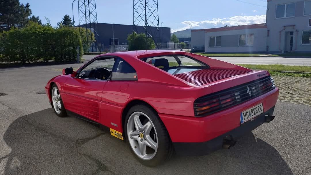 Dieser Ferrari wurde aus einer Tiefgarage in Wiener Neudorf gestohlen﻿.