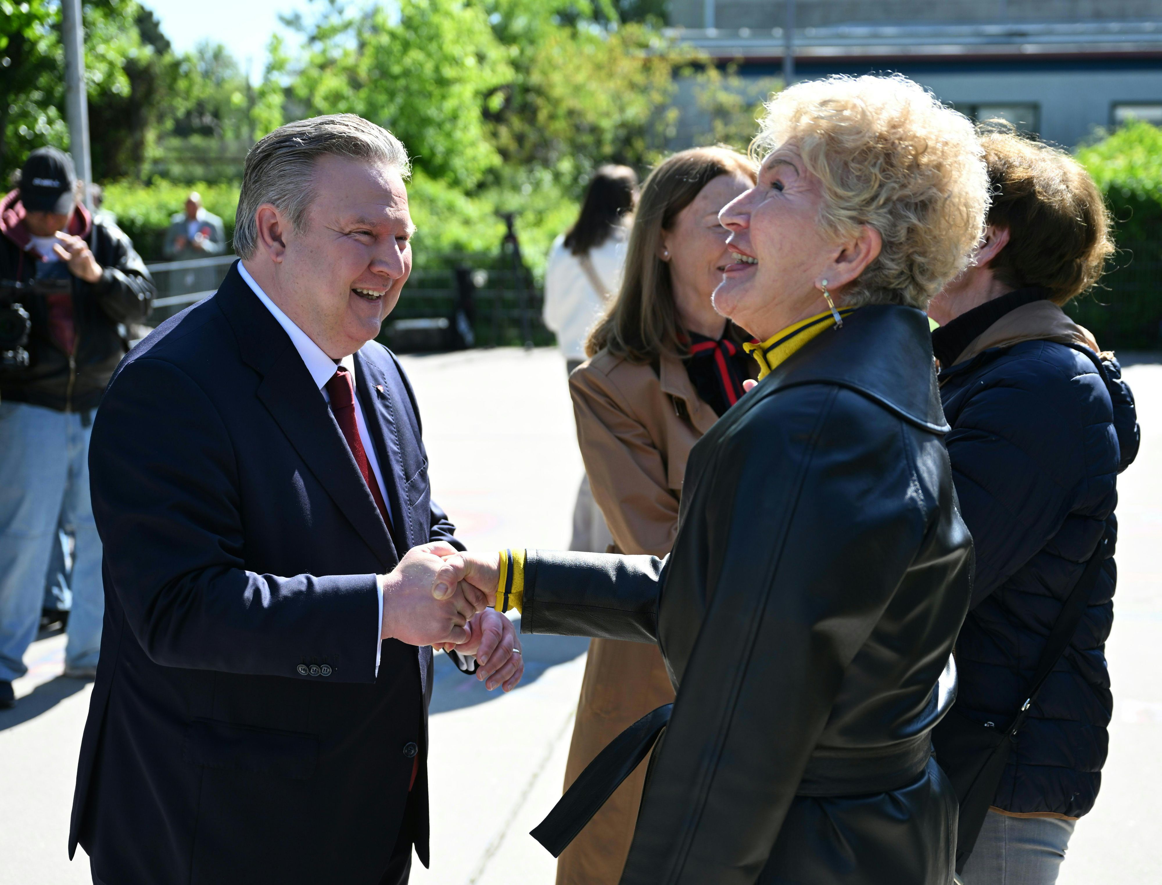 Spitzenkandidat Michael Ludwig (SPÖ) im Rahmen der Stimmabgabe. Er dürfte Wiener Bürgermeister bleiben.