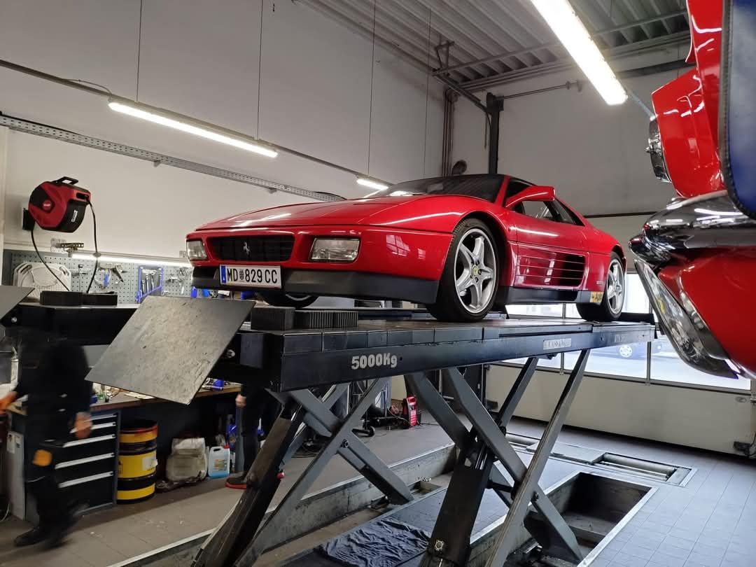 Dieser Ferrari wurde aus einer Tiefgarage in Wiener Neudorf gestohlen﻿.