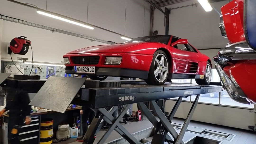 Dieser Ferrari wurde aus einer Tiefgarage in Wiener Neudorf gestohlen﻿.
