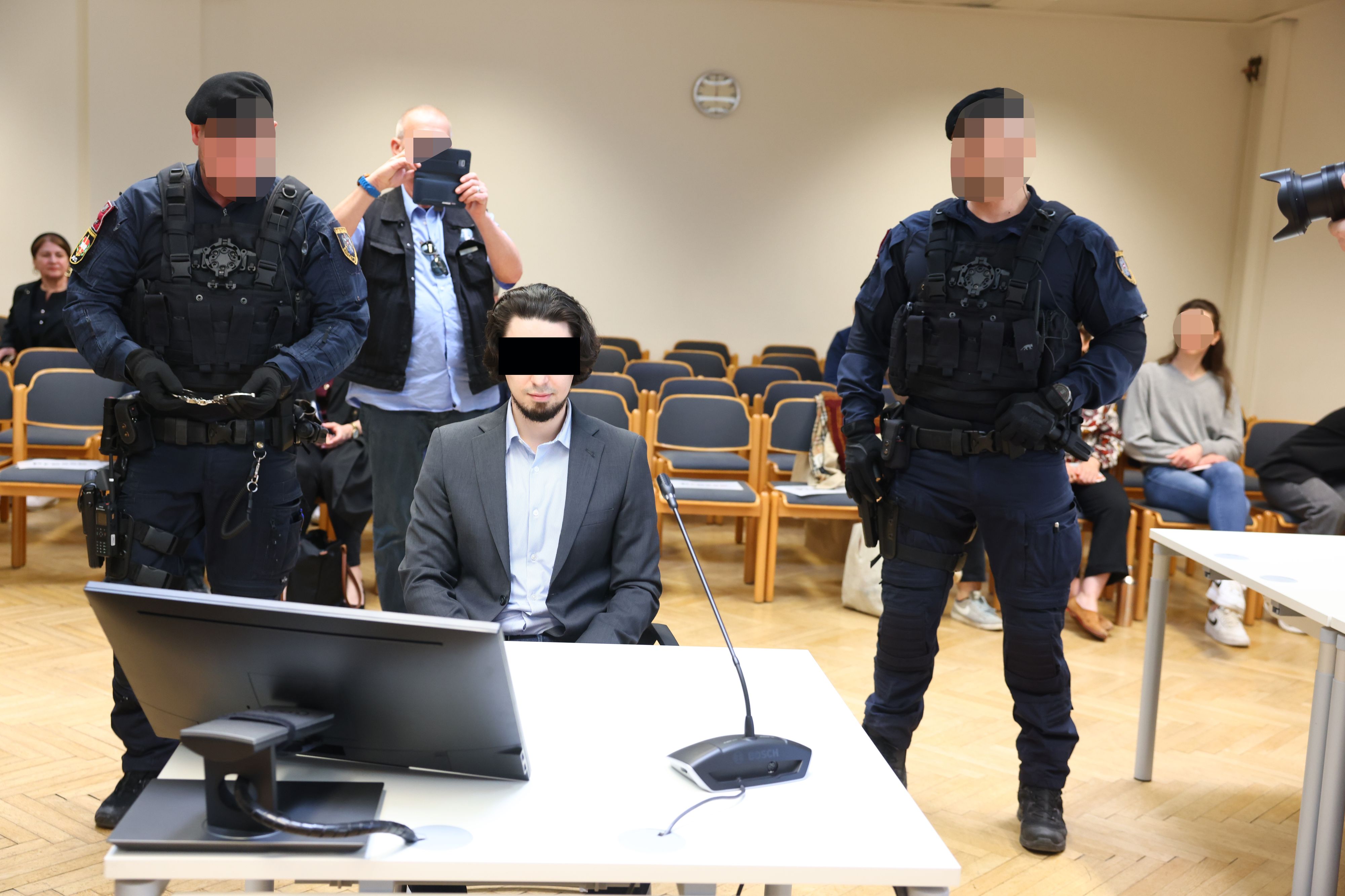 Der Hauptangeklagte vor Gericht.