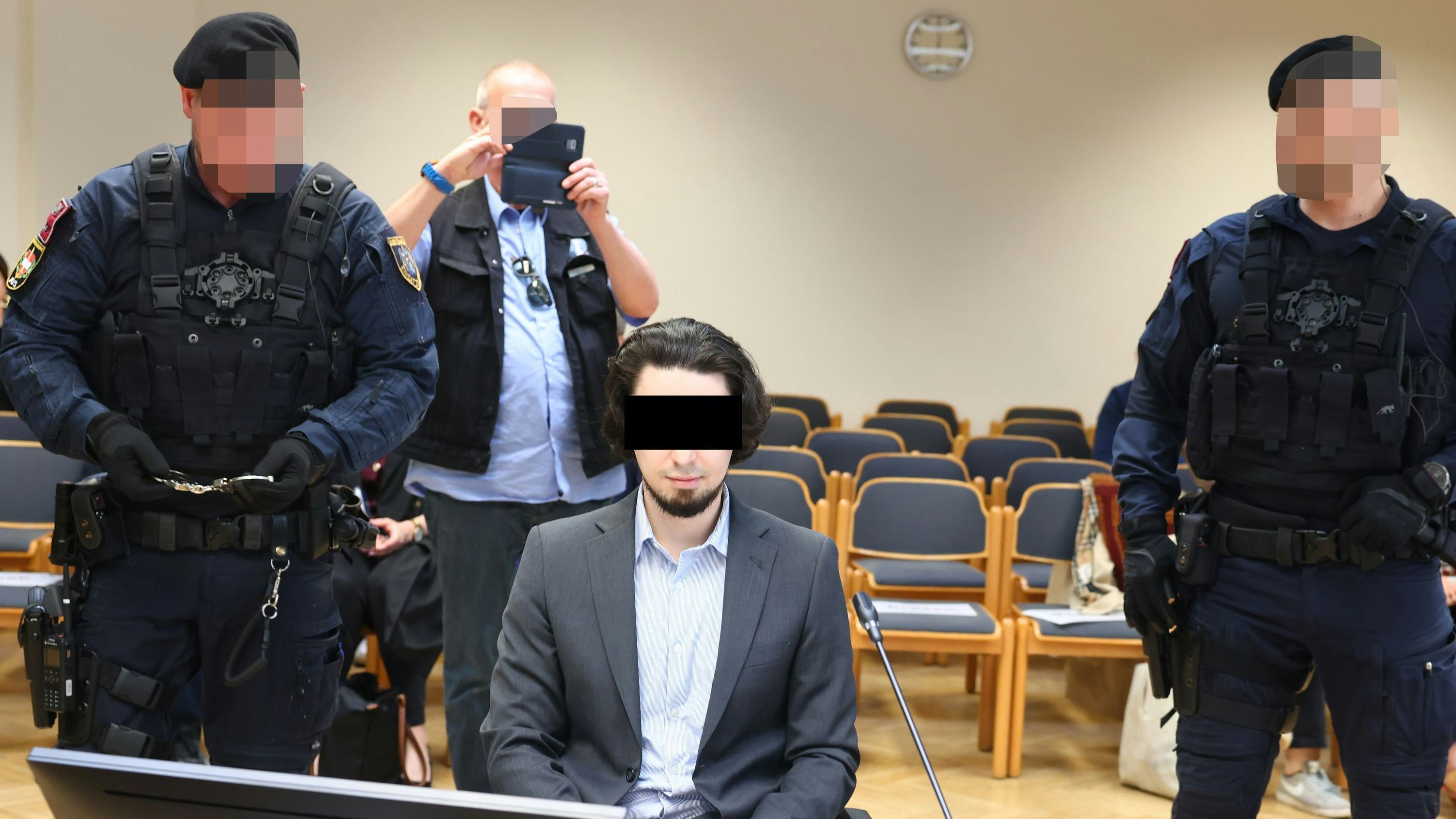 Der Hauptangeklagte vor Gericht.