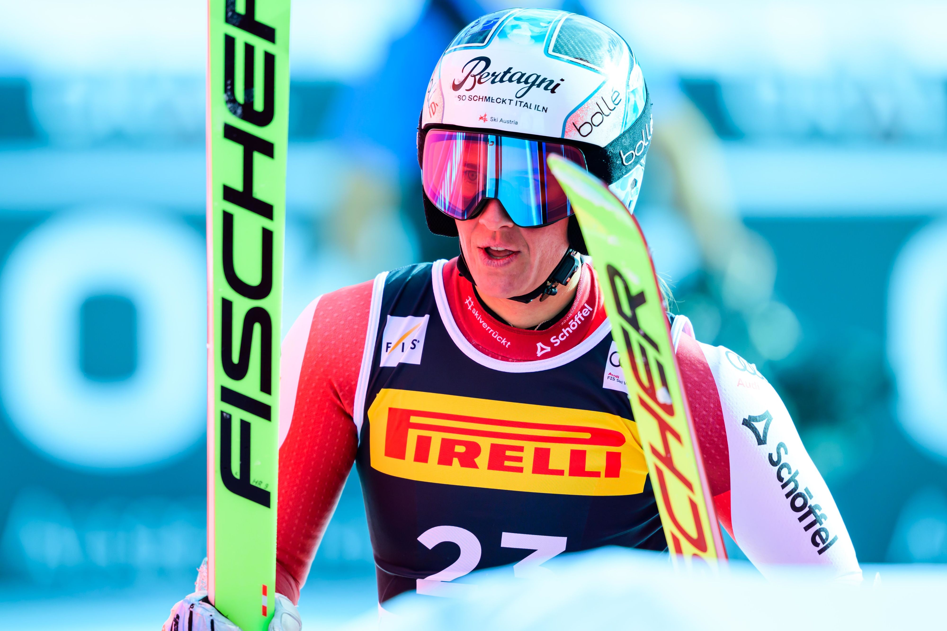 Ricarda Haaser benötigt neue Skier.