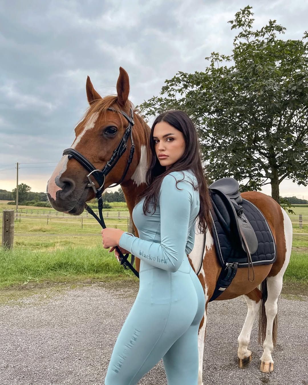 Maribel Todt kann ihr geliebtes Pferd nicht mehr halten. Ein Spendenaufruf soll helfen.