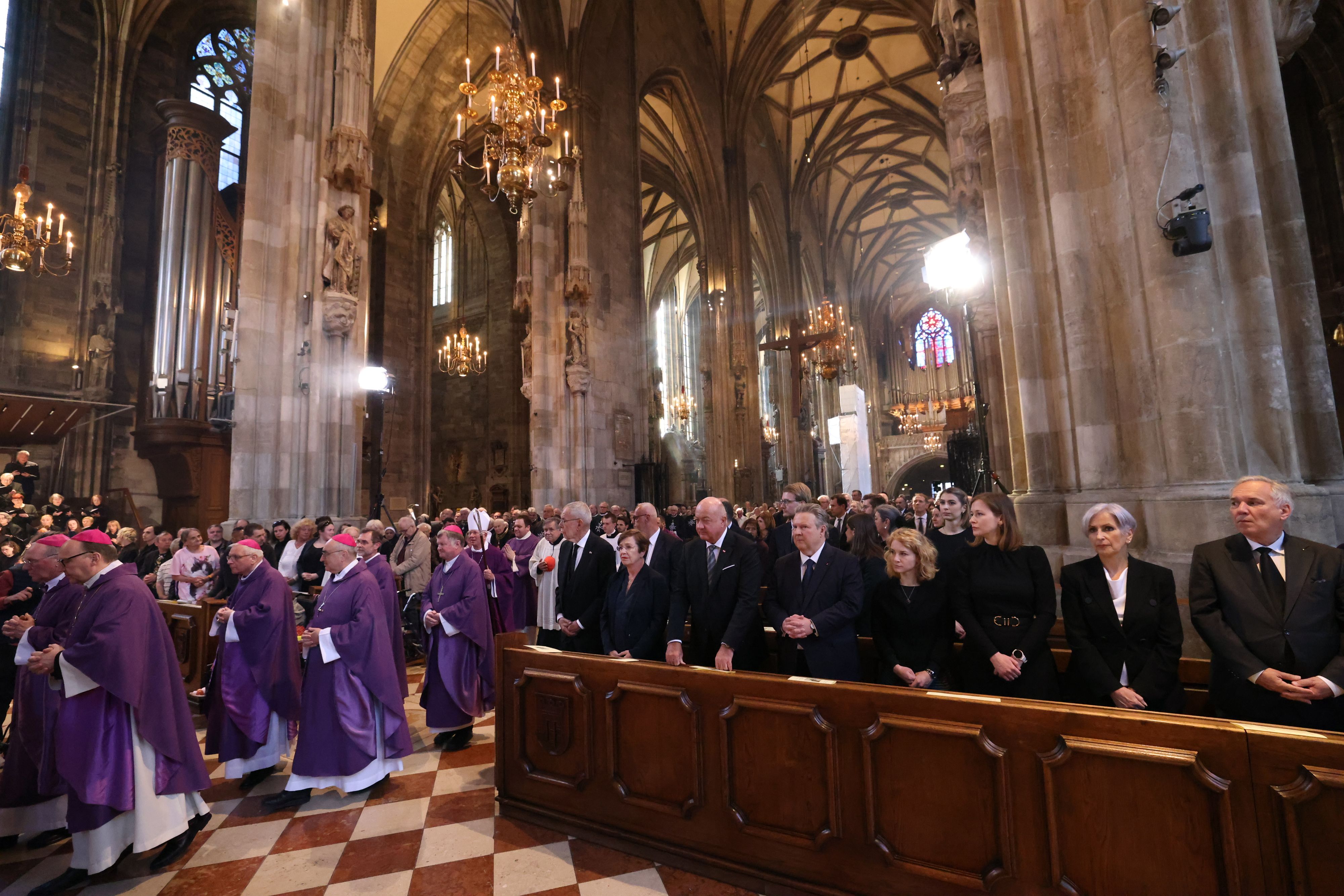Auch zahlreiche Politiker waren bei dem Requiem für Papst Franziskus anwesend.