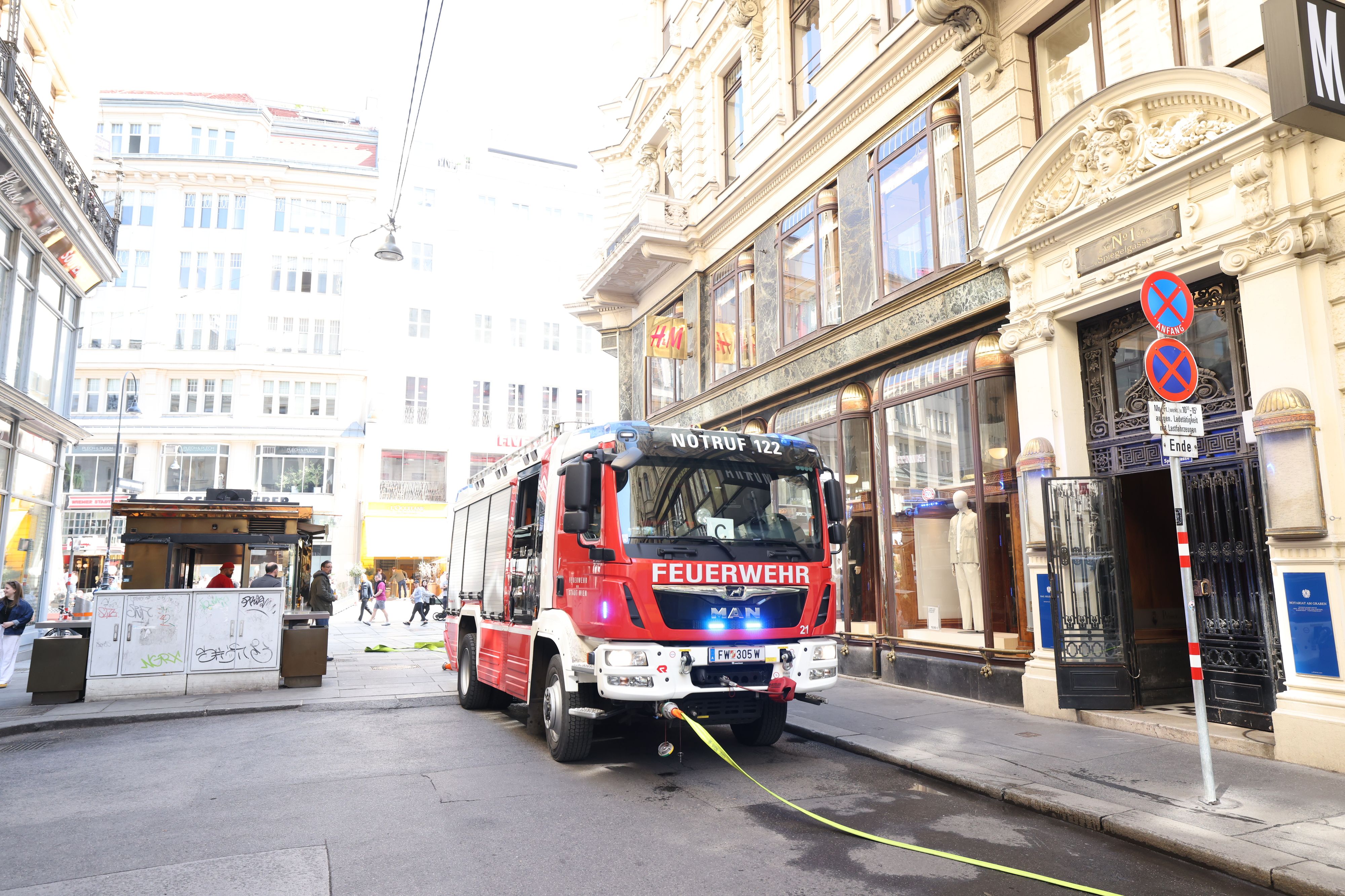 Die Feuerwehr ist mit der Polizei aktuell vor Ort im Einsatz. 