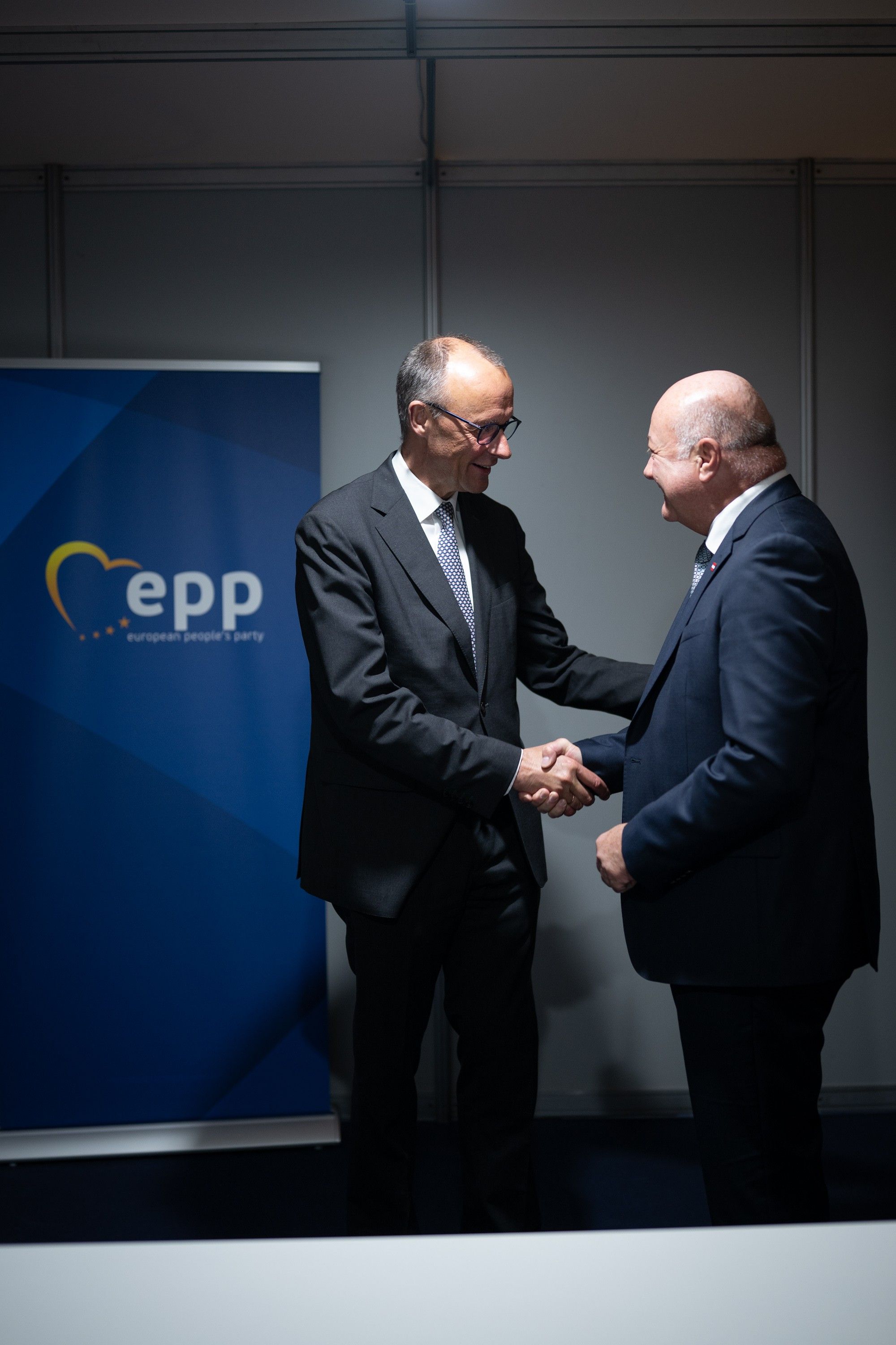 Arbeitstreffens von Bundeskanzler Christian Stocker und Friedrich Merz am Rande des EVP-Kongresses in Valencia.