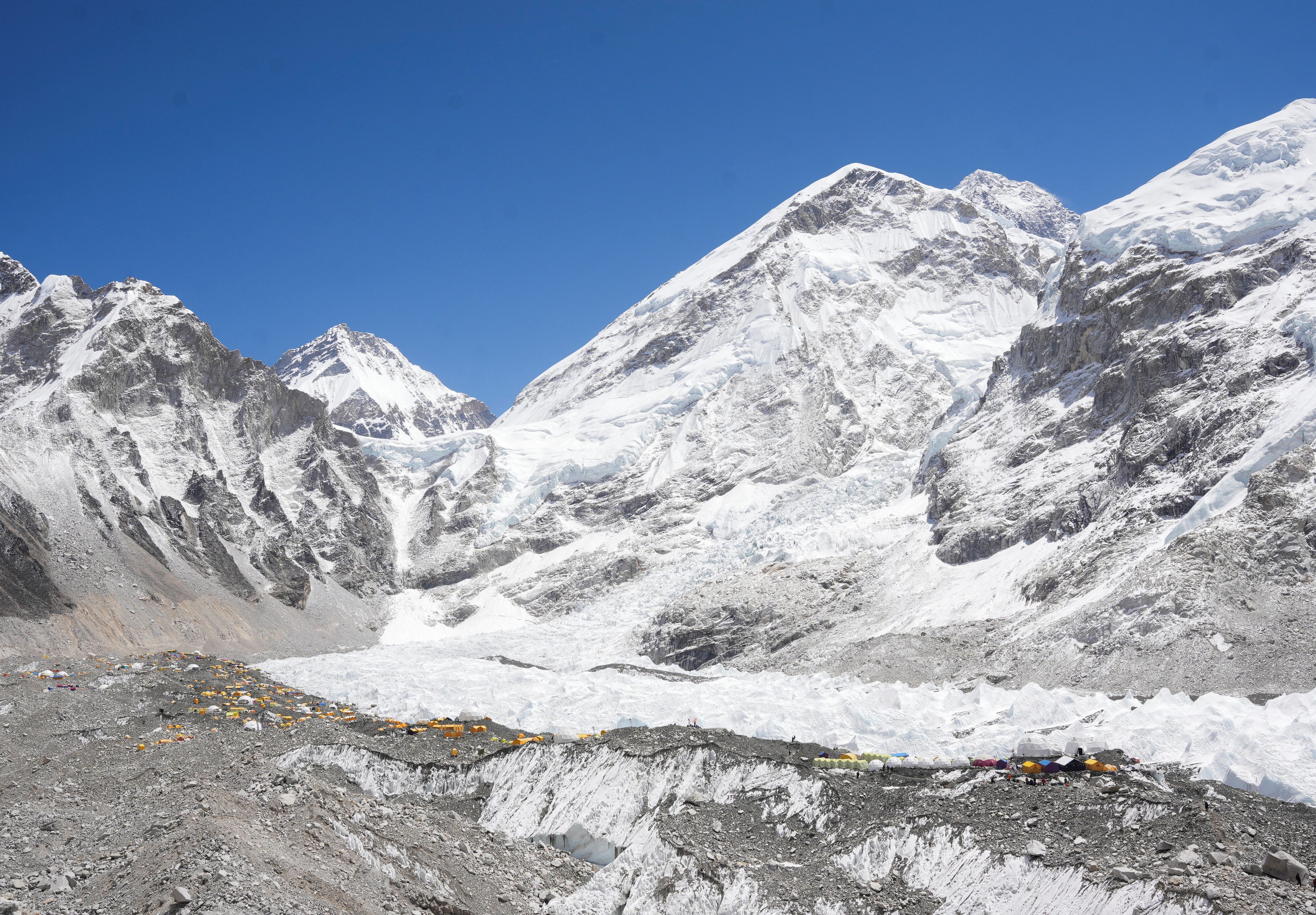 In Zukunft soll nicht mehr jeder den Mount Everest besteigen können.