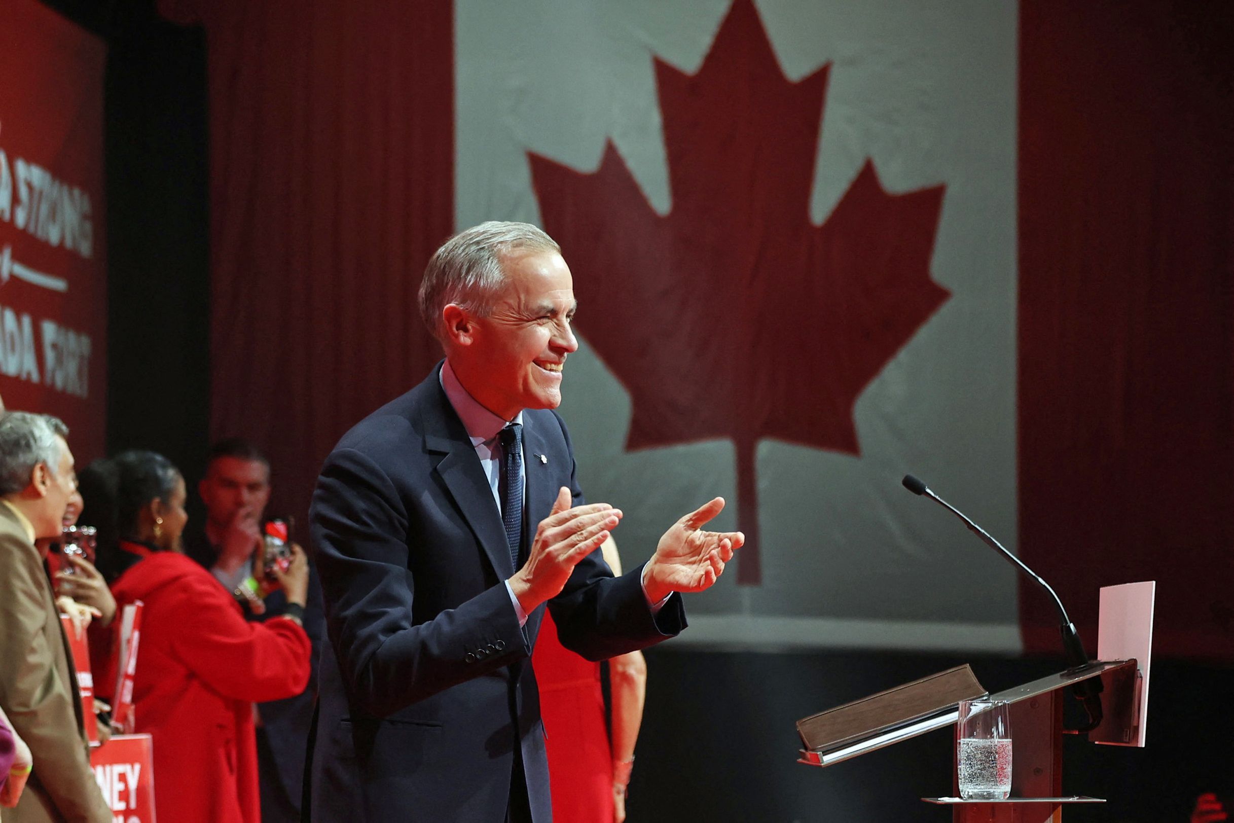 Laut ersten Prognosen hat die liberale Partei von Premierminister Mark Carney die Wahl gewonnen.