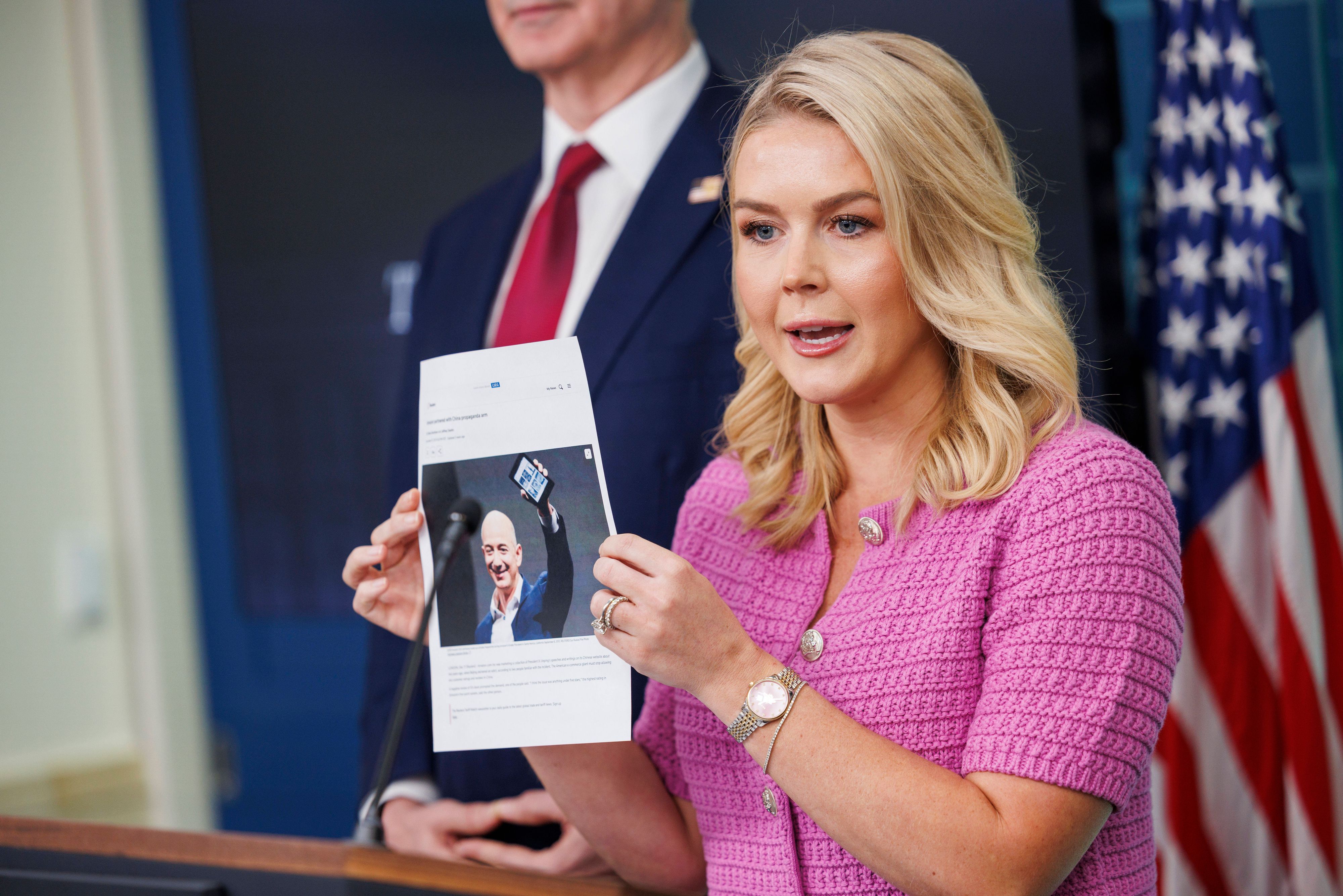 Das Weiße Haus kritisiert Amazon scharf für ein neues Label, das auf zusätzliche Kosten durch US-Zölle auf chinesische Produkte hinweist.