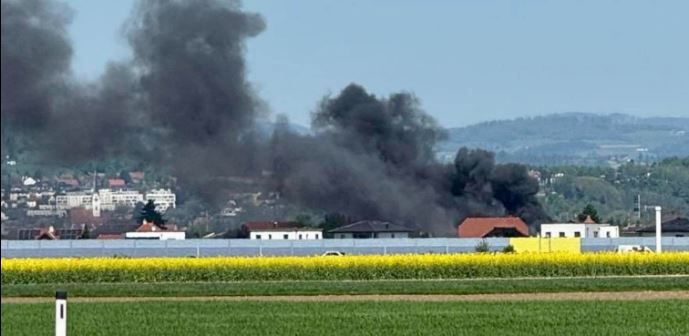 Gartenhütte in Vollbrand
