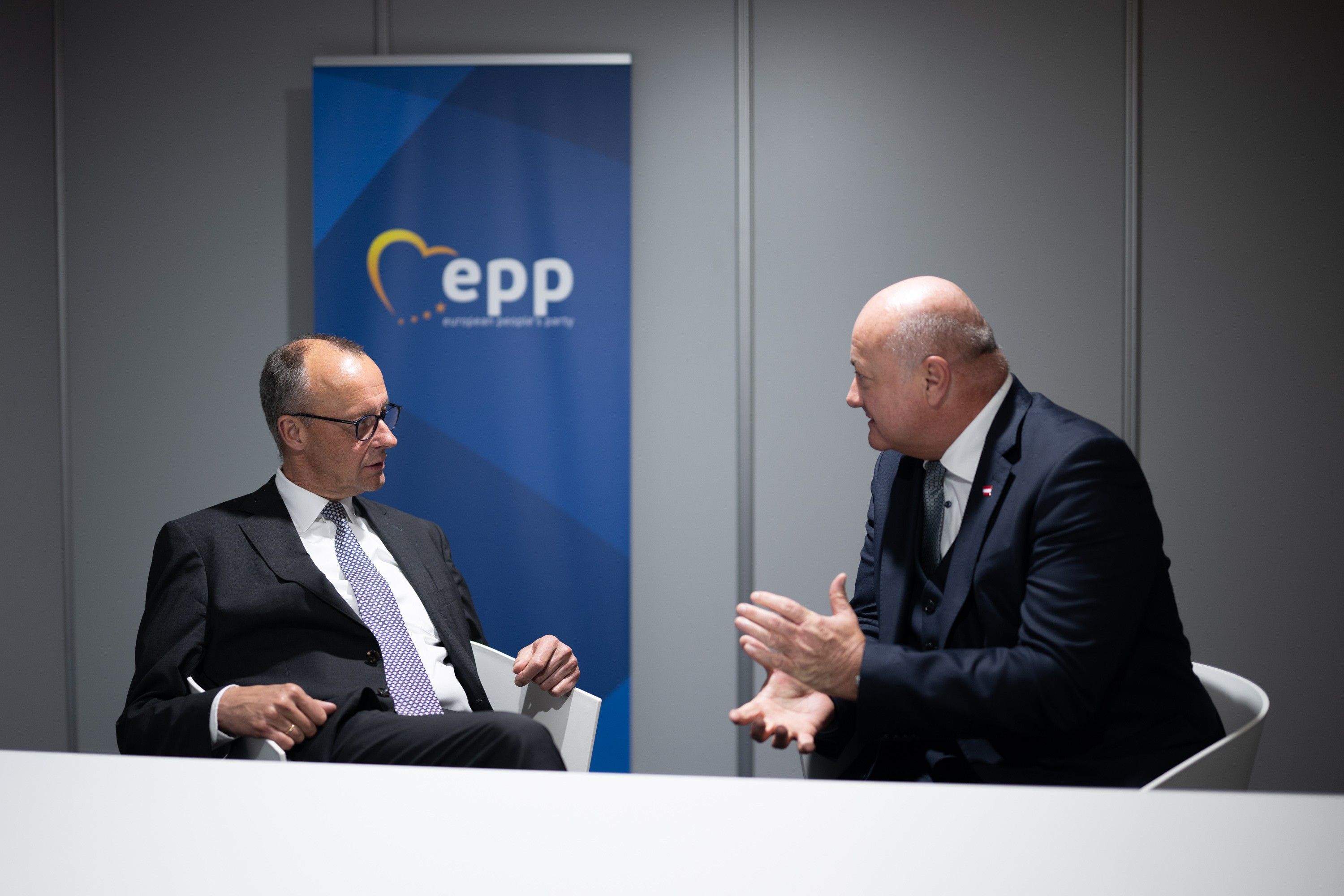 Bundeskanzler Christian Stocker (ÖVP) ist einer Einladung seines deutschen Amtskollegen Friedrich Merz gefolgt.