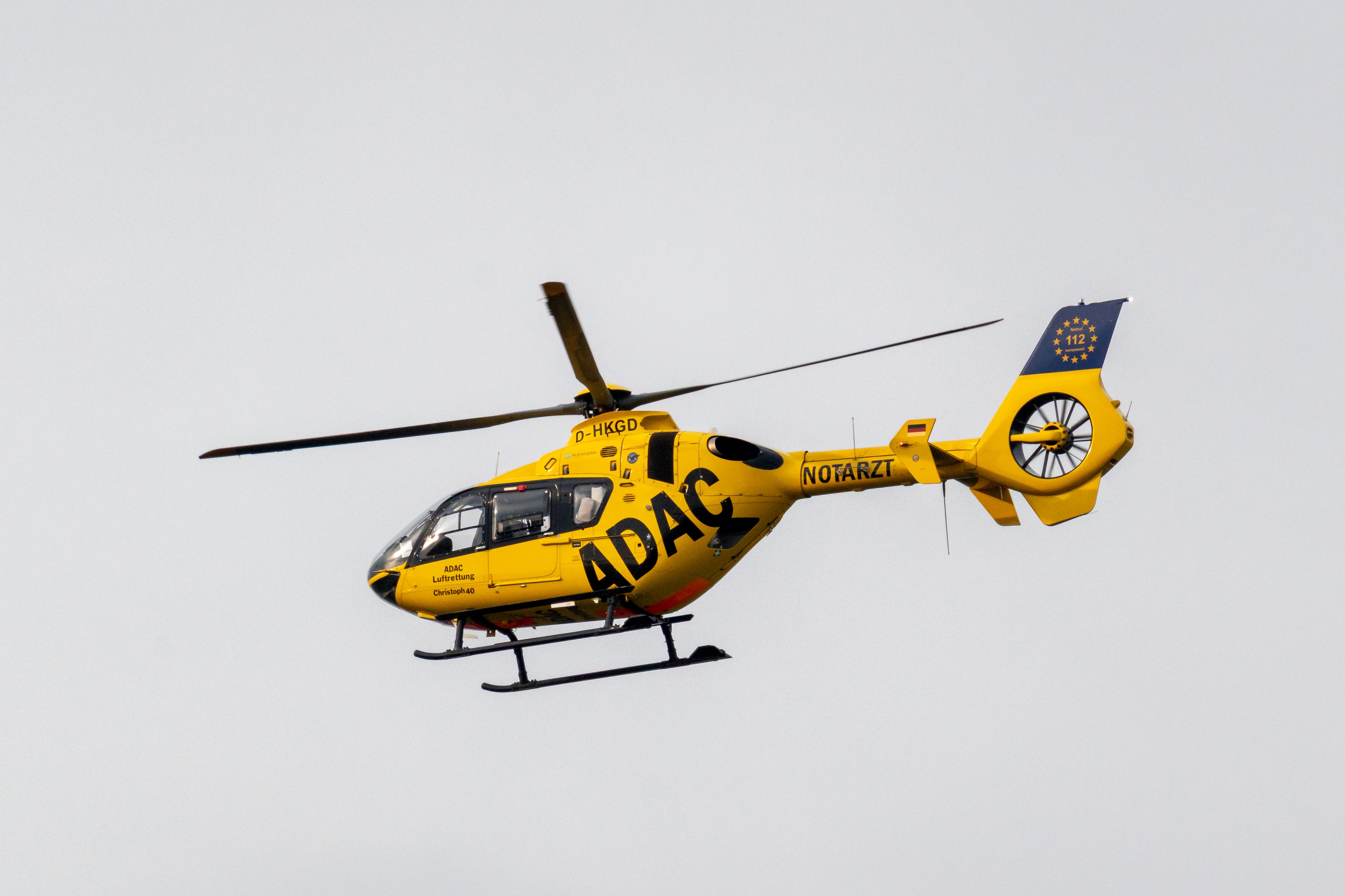 Der angeforderte Rettungshubschrauber verweigerte den Transport und flog leer wieder zurück. (Symbolbild)